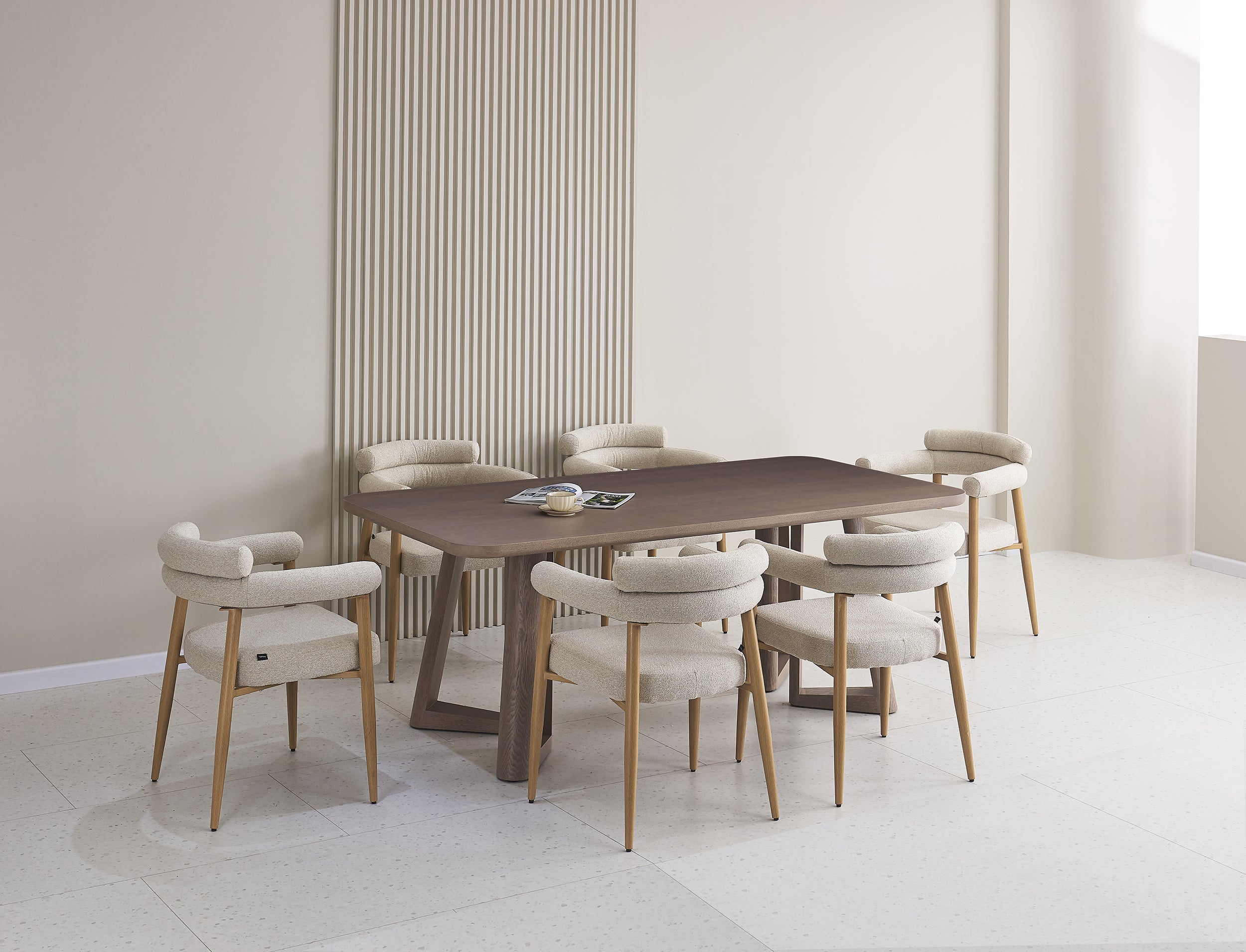Bezogenes Esszimmerstuhl Pragess in Beige Bouclé/Natur Eiche