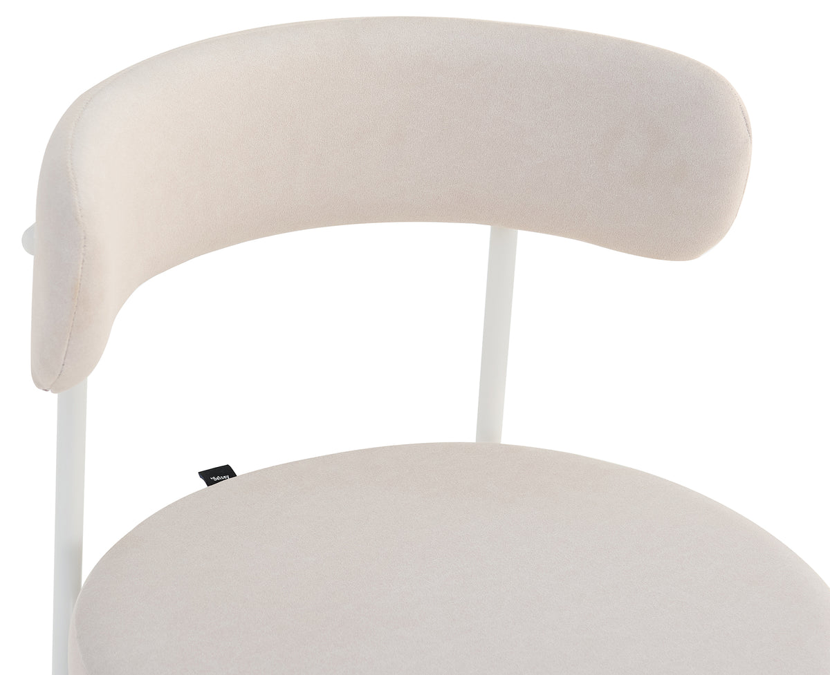 Polsterstuhl Femiss in hellem Beige, pflegeleichter Velours, auf weißen Beinen