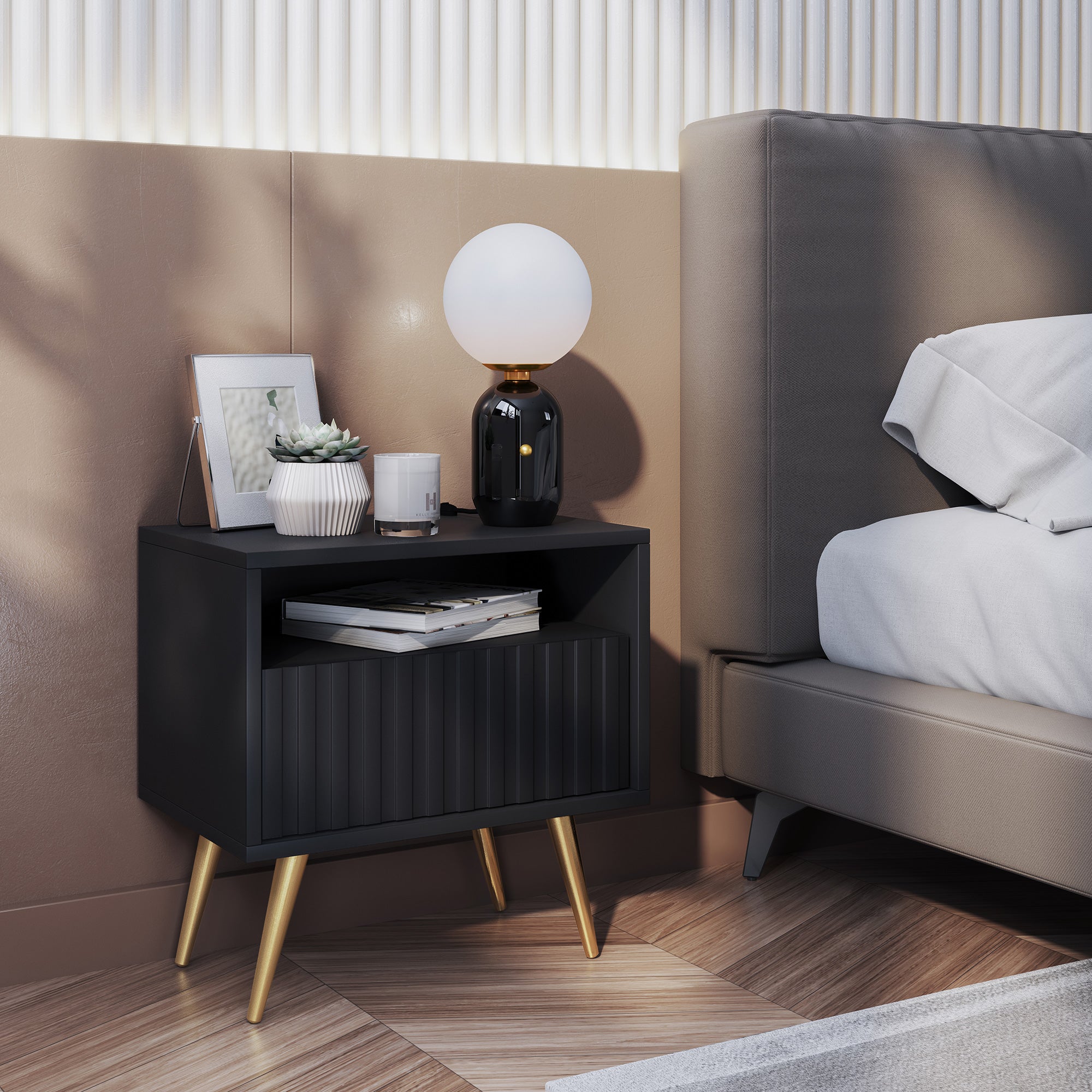 Nachttisch Bello mit Schublade und lamellenförmiger Front, schwarz mit goldenen Beinen