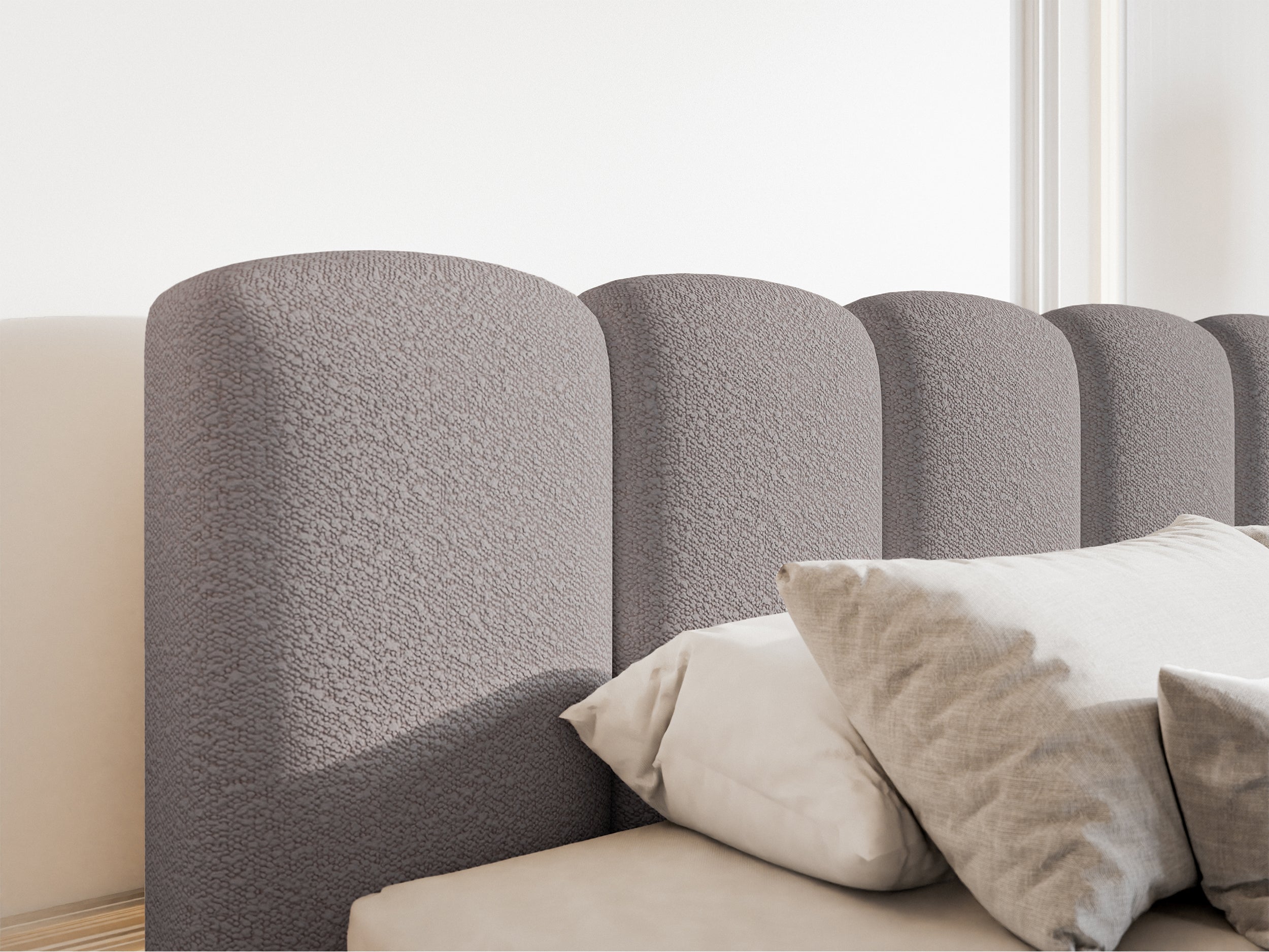 Gepolstertes Bett 140x200 cm Cloudy II mit Stauraum, grau-braunes Bouclé, Metallrahmen