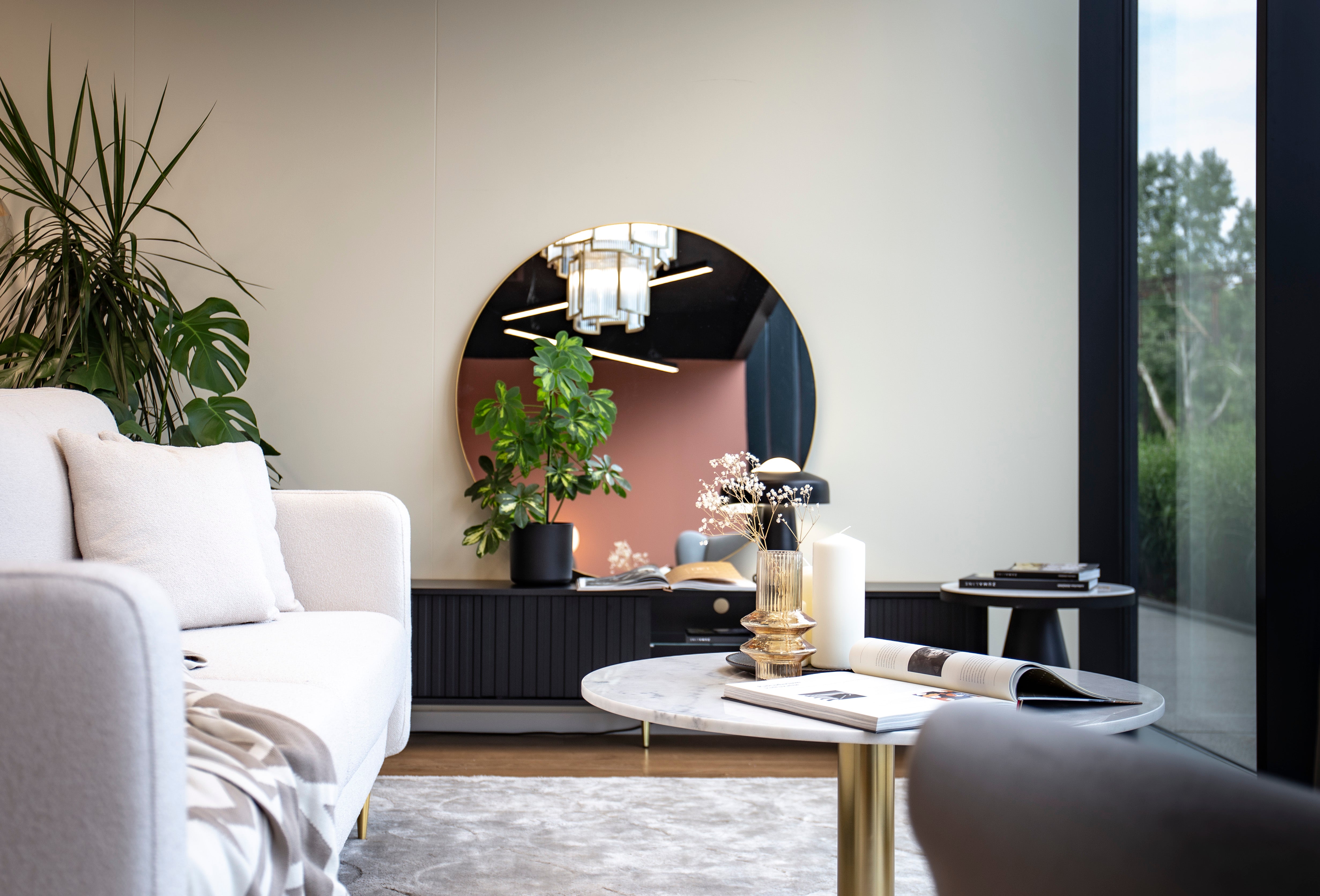 TV-Schrank Bello mit Lamellenfronten, 175 cm, schwarz, mit LED und goldenen Beinen