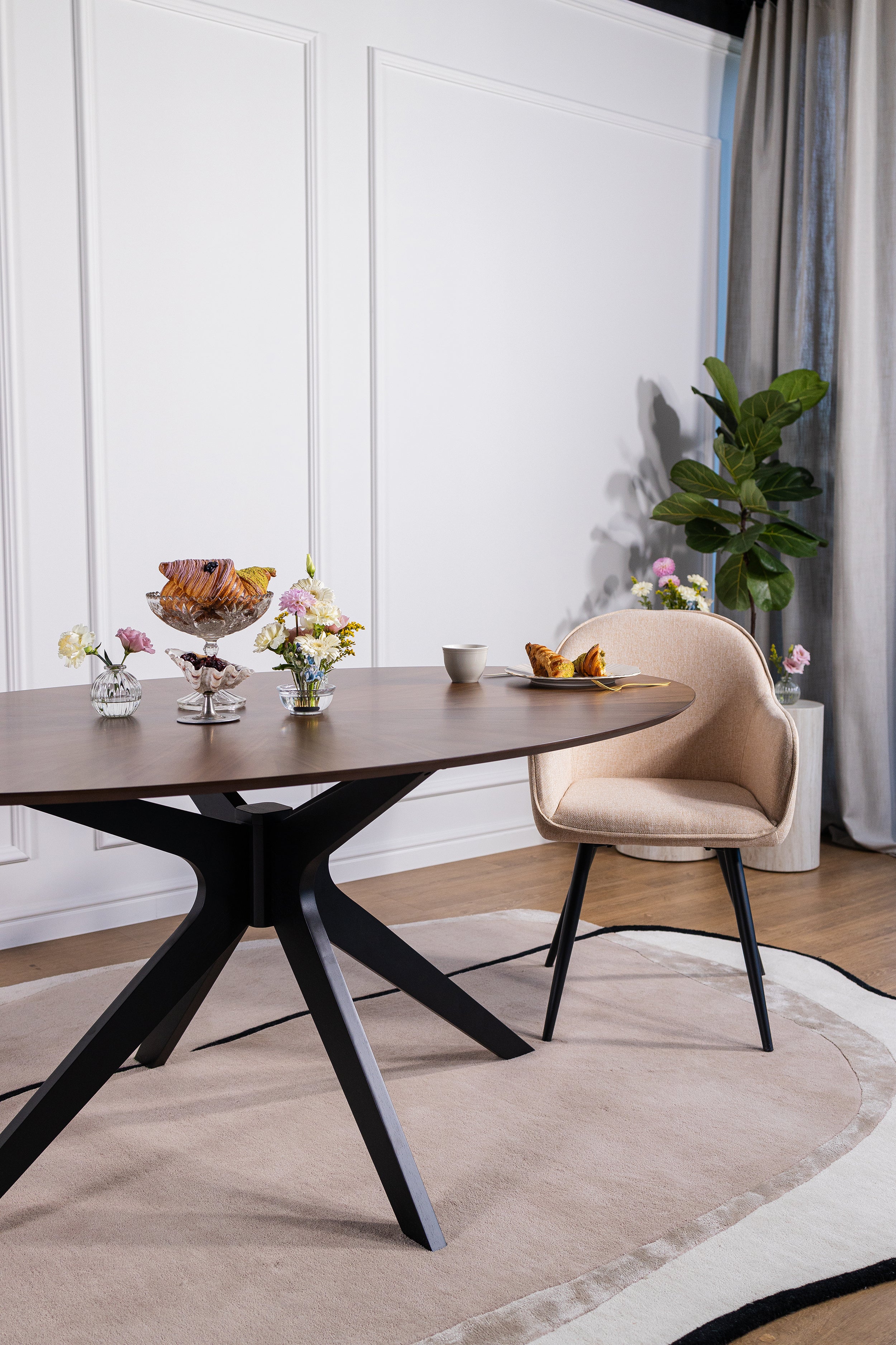 Ovaler Tisch Odilio 180x110 cm Nussbaum