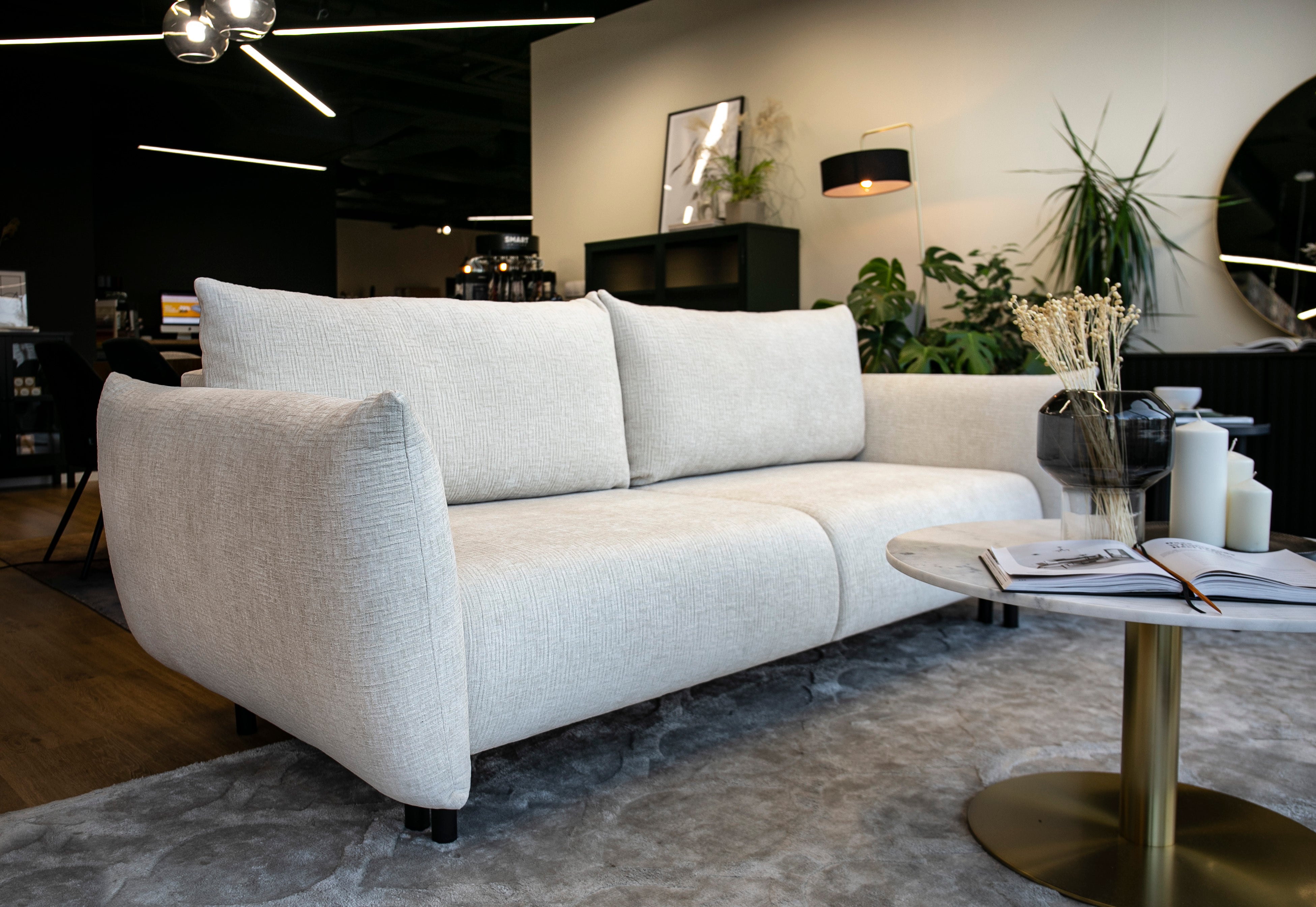 Dreisitziges ausklappbares Sofa Candeiro mit Stauraum, cremefarbenes Chenille