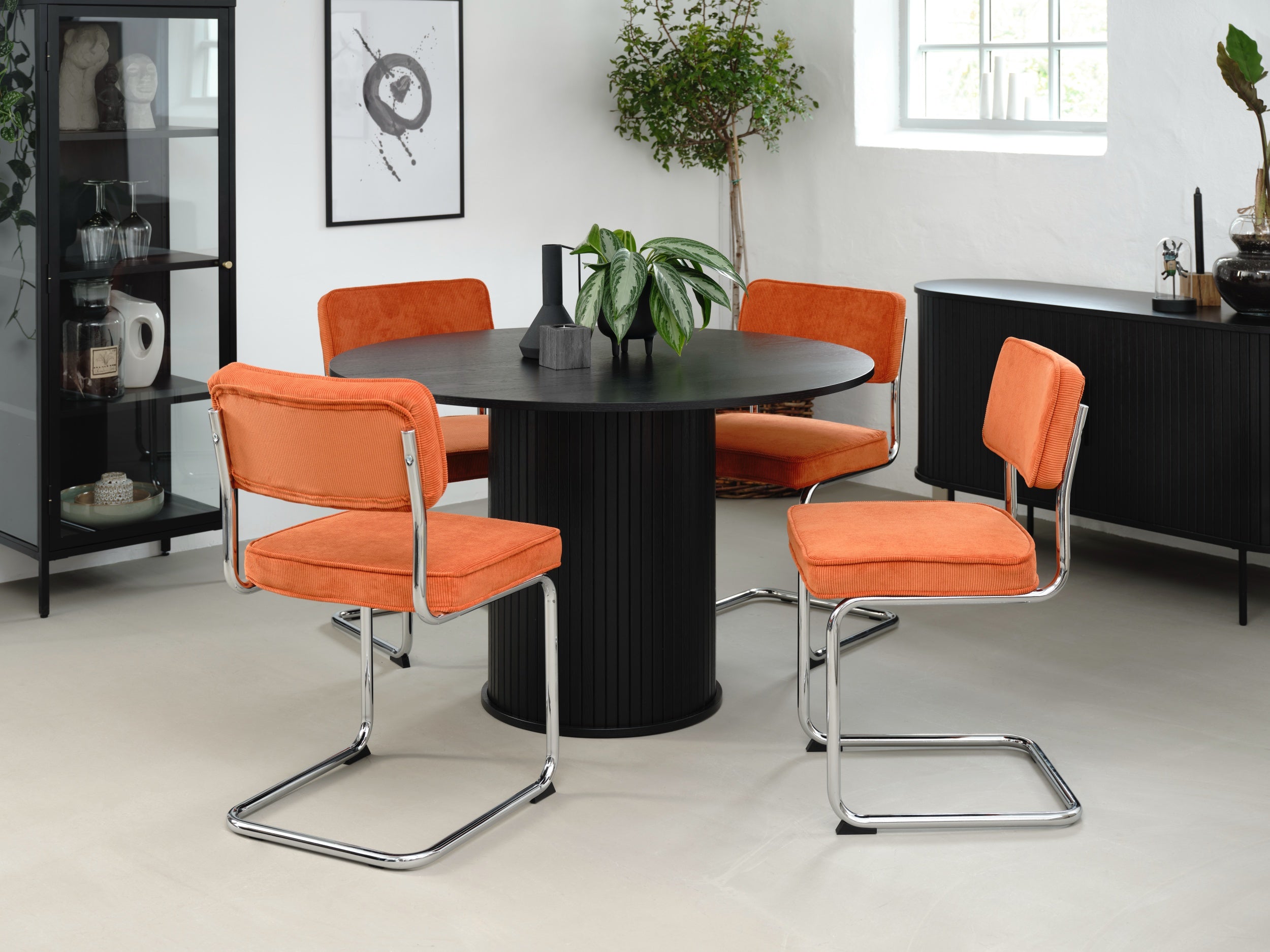 Runder Tisch Gativel 120 cm mit rundem Sockel, Lamellen Eiche Schwarz