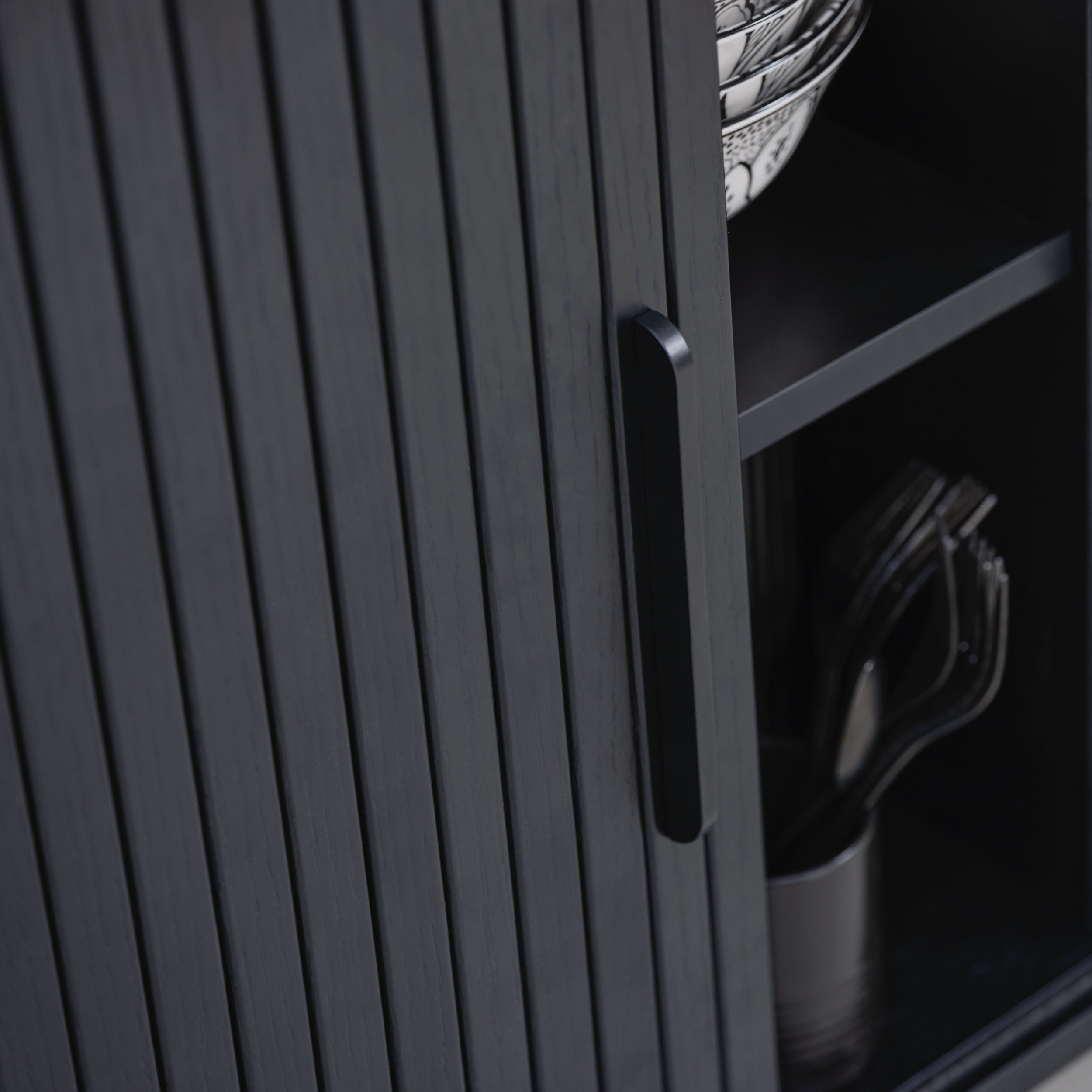 Kommode Gativel 140x76 cm Lamellen Eiche Schwarz