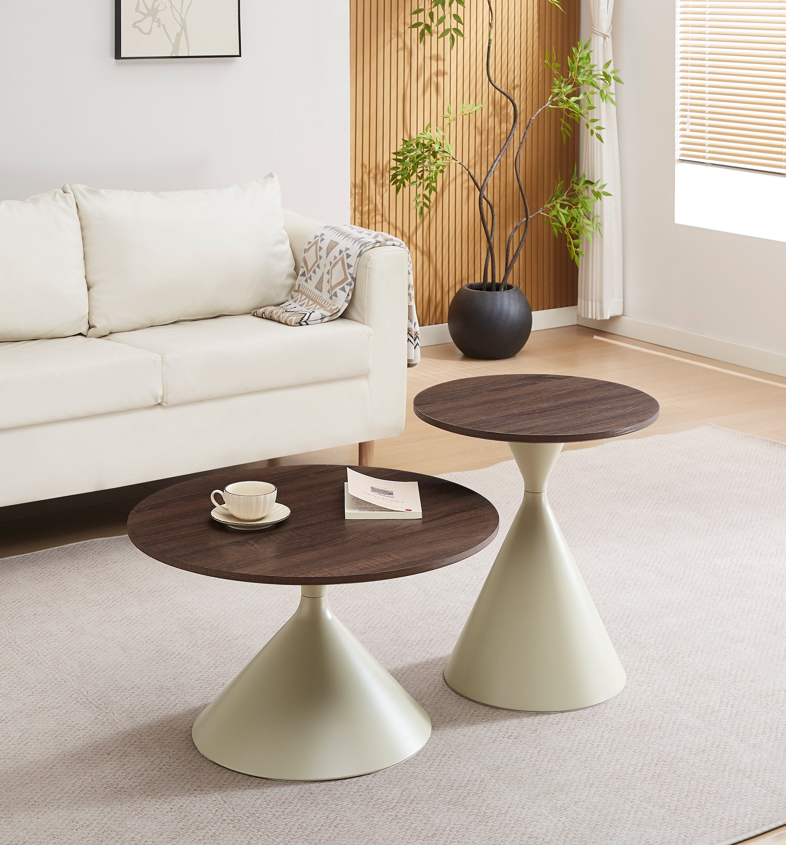Adrize runde Couchtisch-Sets 50 und 70 cm Nussbaumfurnier mit beiger Metallbasis