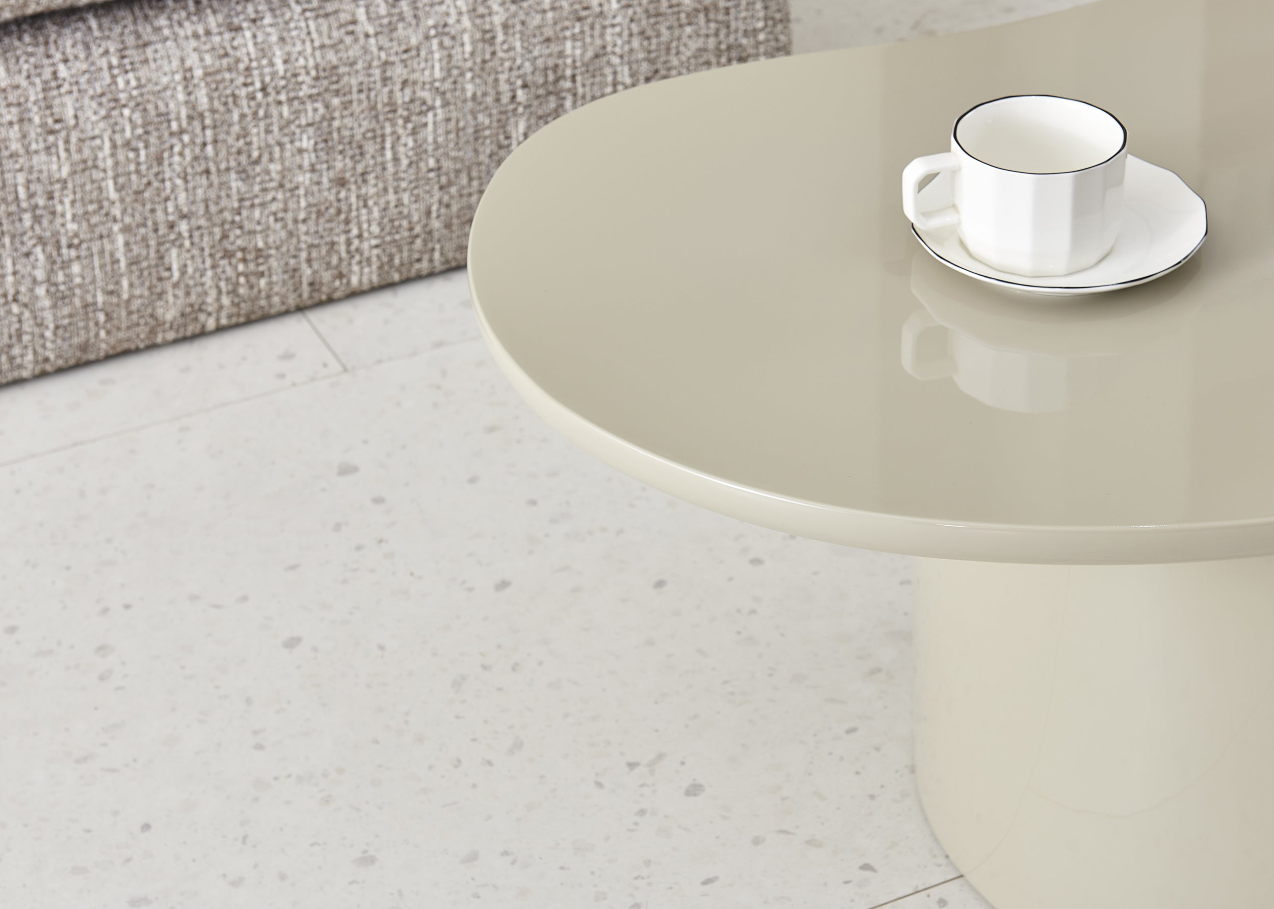 Atiously Couchtisch 84x53 cm creme Hochglanz