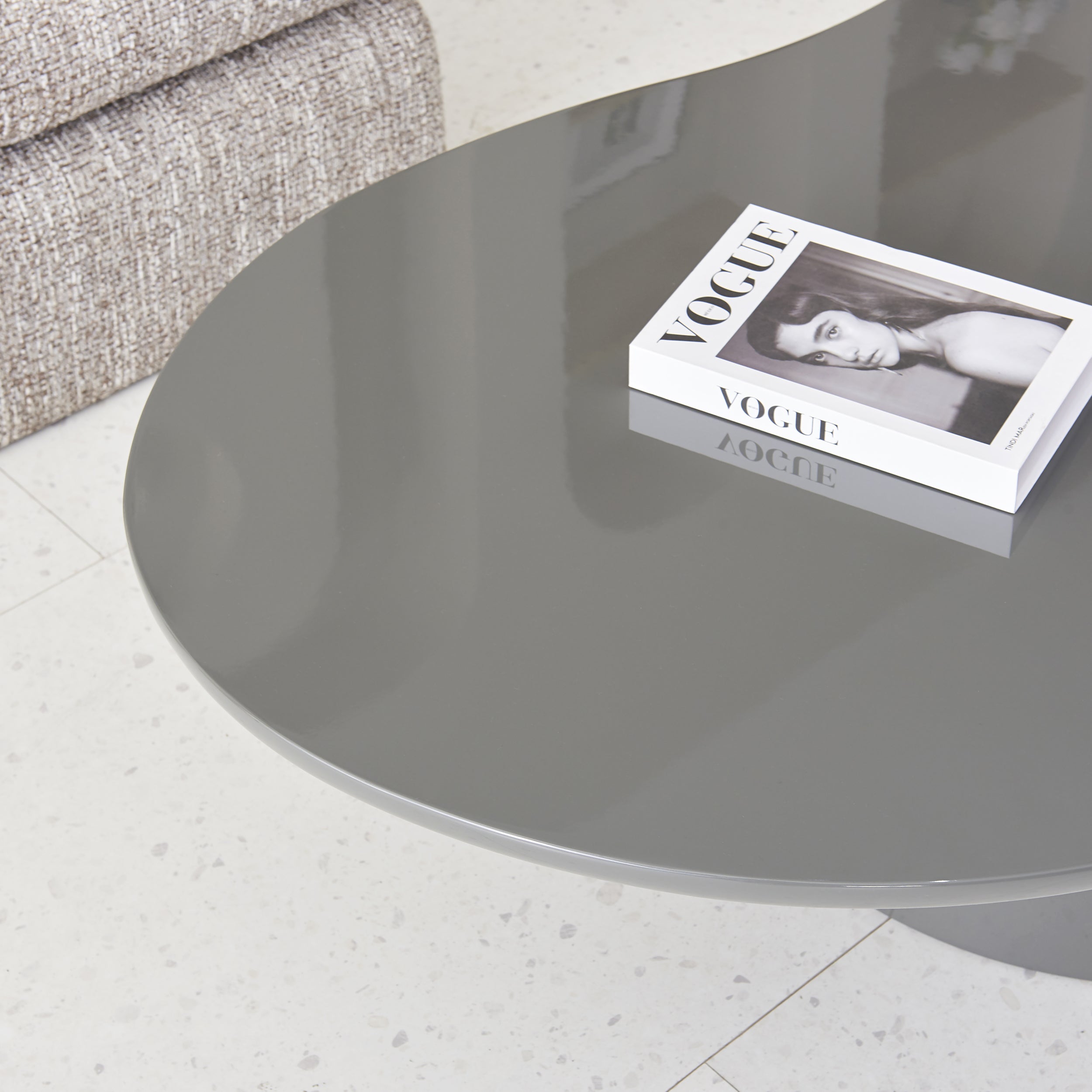 Tratesse Couchtisch 130x77 cm Grau Hochglanz
