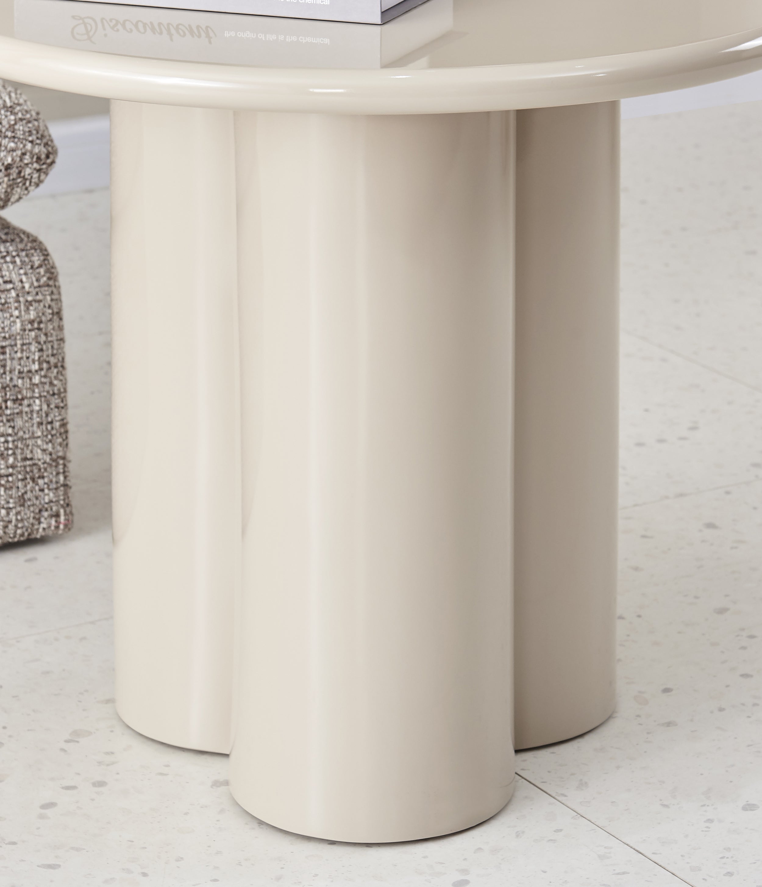 Runder Couchtisch Loccoli 60 cm, hellbeige, Hochglanz