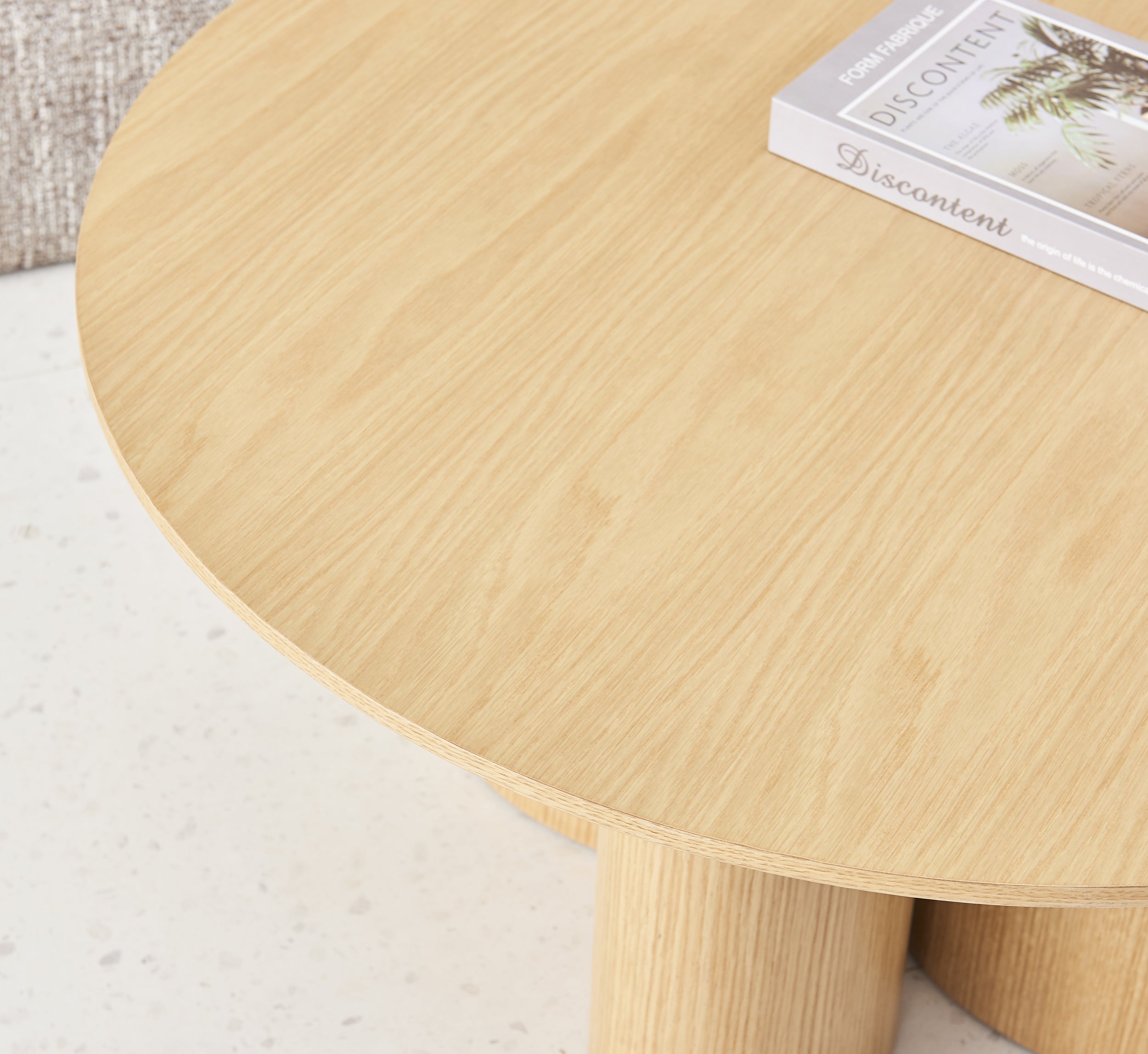 Runder Couchtisch Etially 80 cm in natürlicher Eiche Furnier