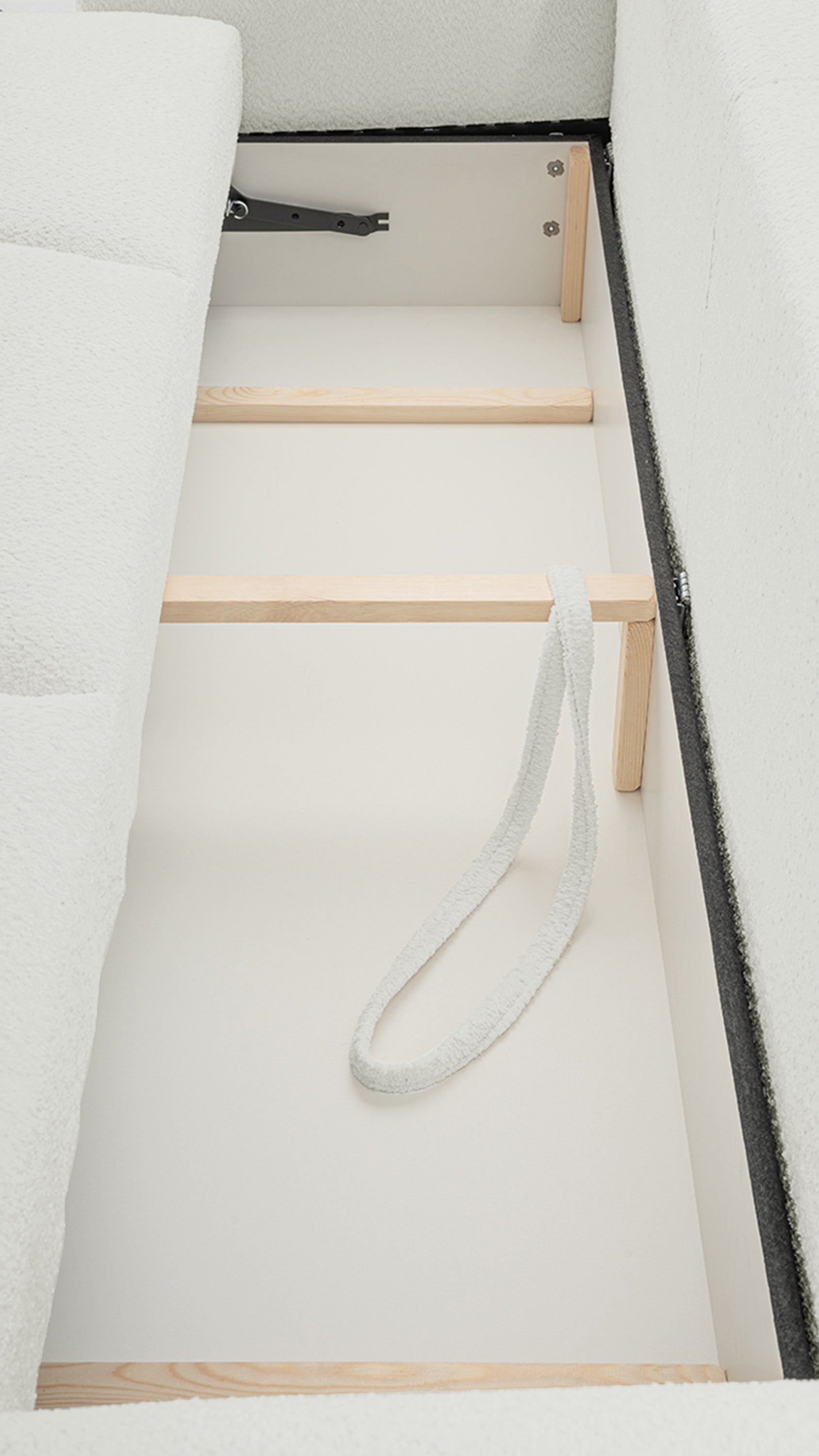 Dreisitziges Schlafsofa Barletto mit Stauraum, hellbeige Bouclé
