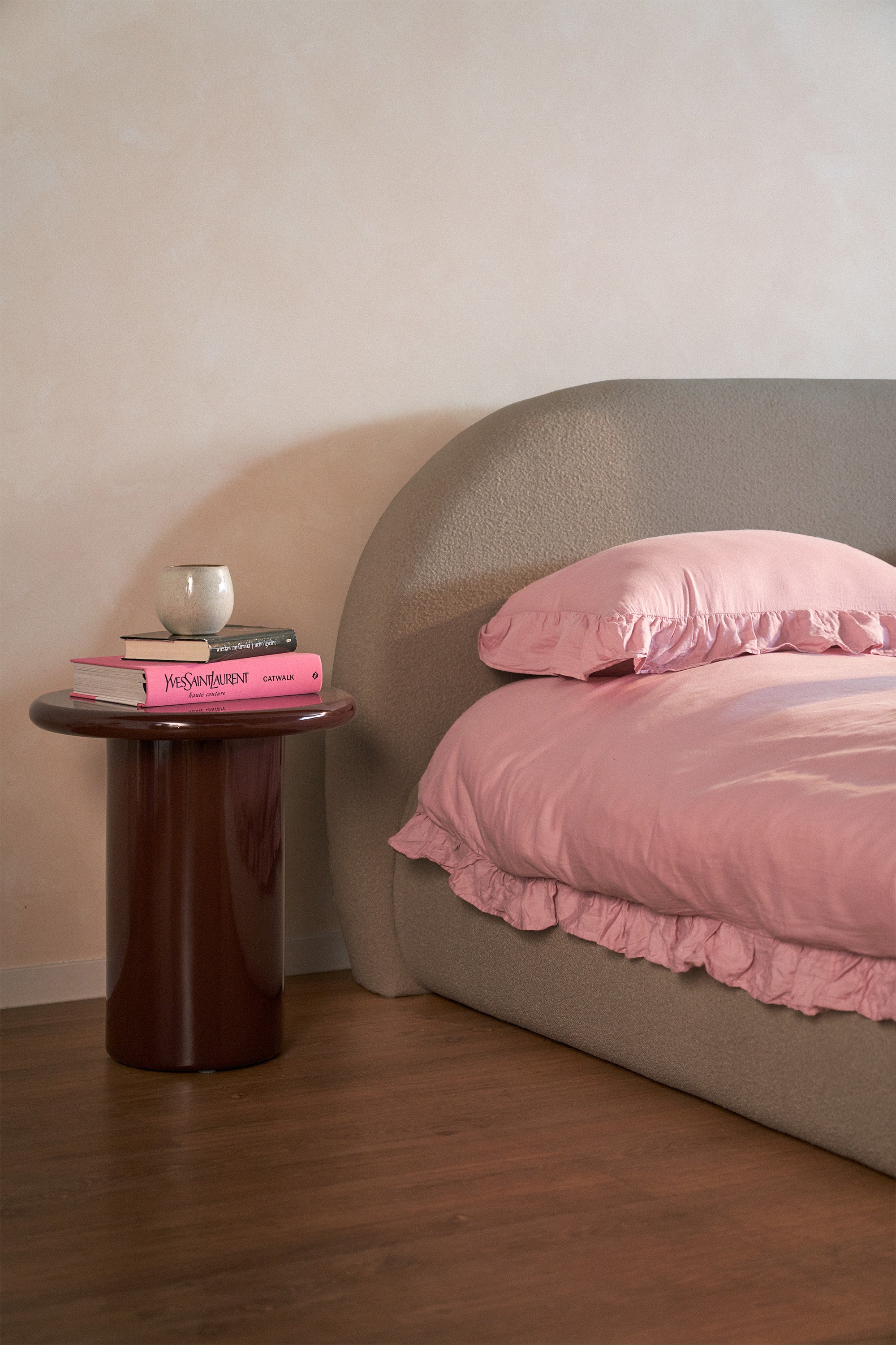 Polsterbett 140x200 cm Buvio dunkelbeige Bouclé