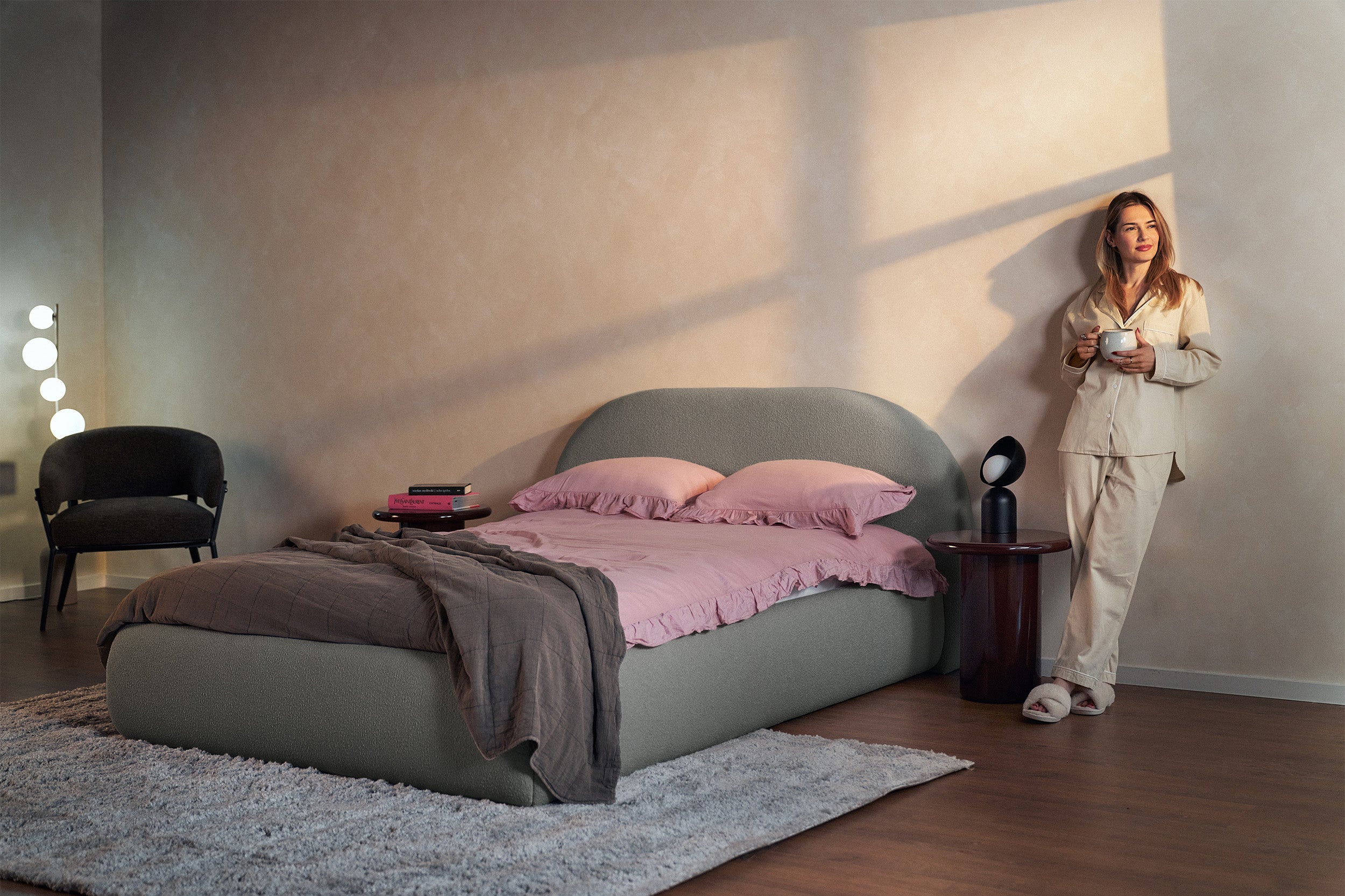 Polsterbett 180x200 cm Buvio mit Stauraum, Metallrahmen, grauer Bouclé-Bezug