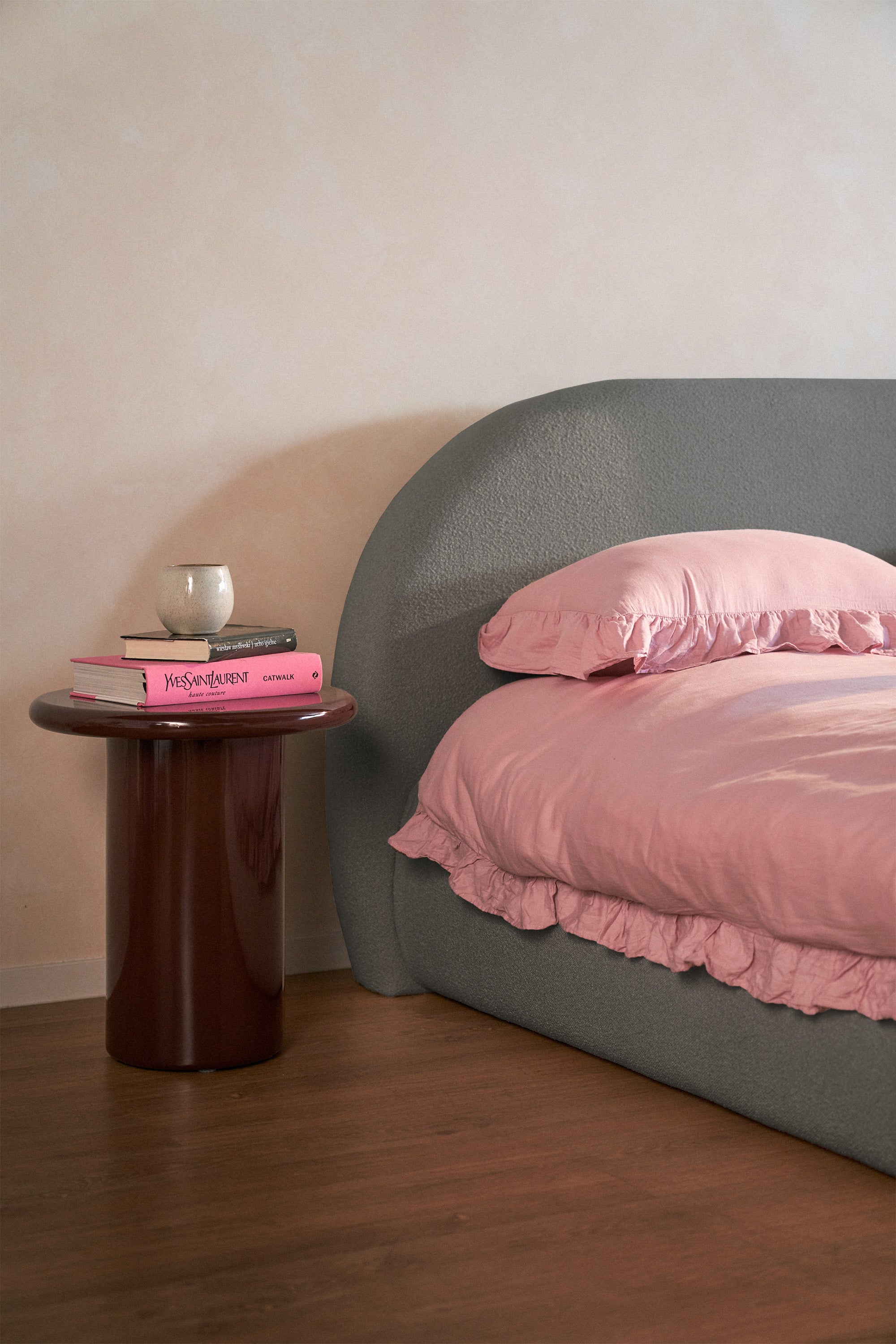 Polsterbett 180x200 cm Buvio mit Stauraum, Metallrahmen, grauer Bouclé-Bezug