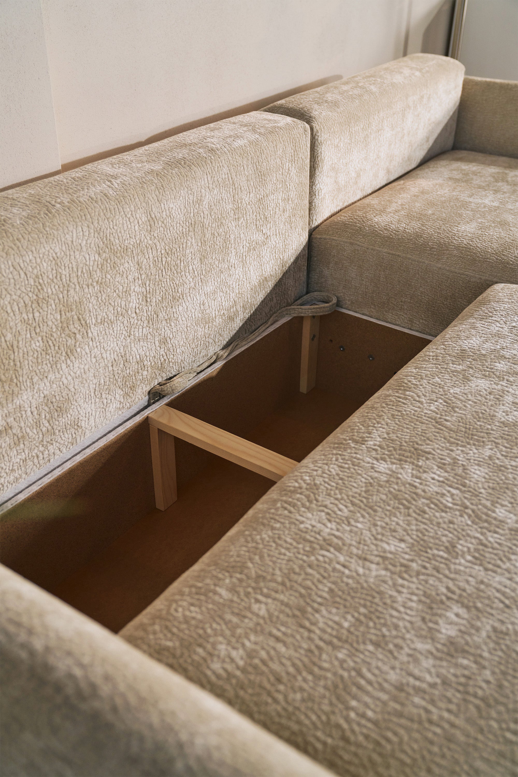 Ecksofa mit Schlaffunktion Cushi, L-förmig, rechtsseitig, mit Stauraum, beige Chenille