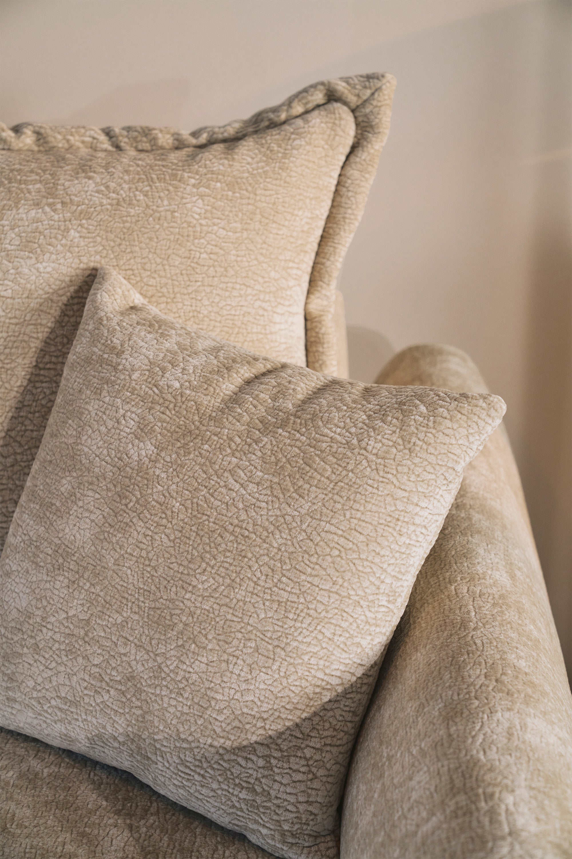 Ecksofa mit Schlaffunktion Cushi, L-förmig, rechtsseitig, mit Stauraum, beige Chenille