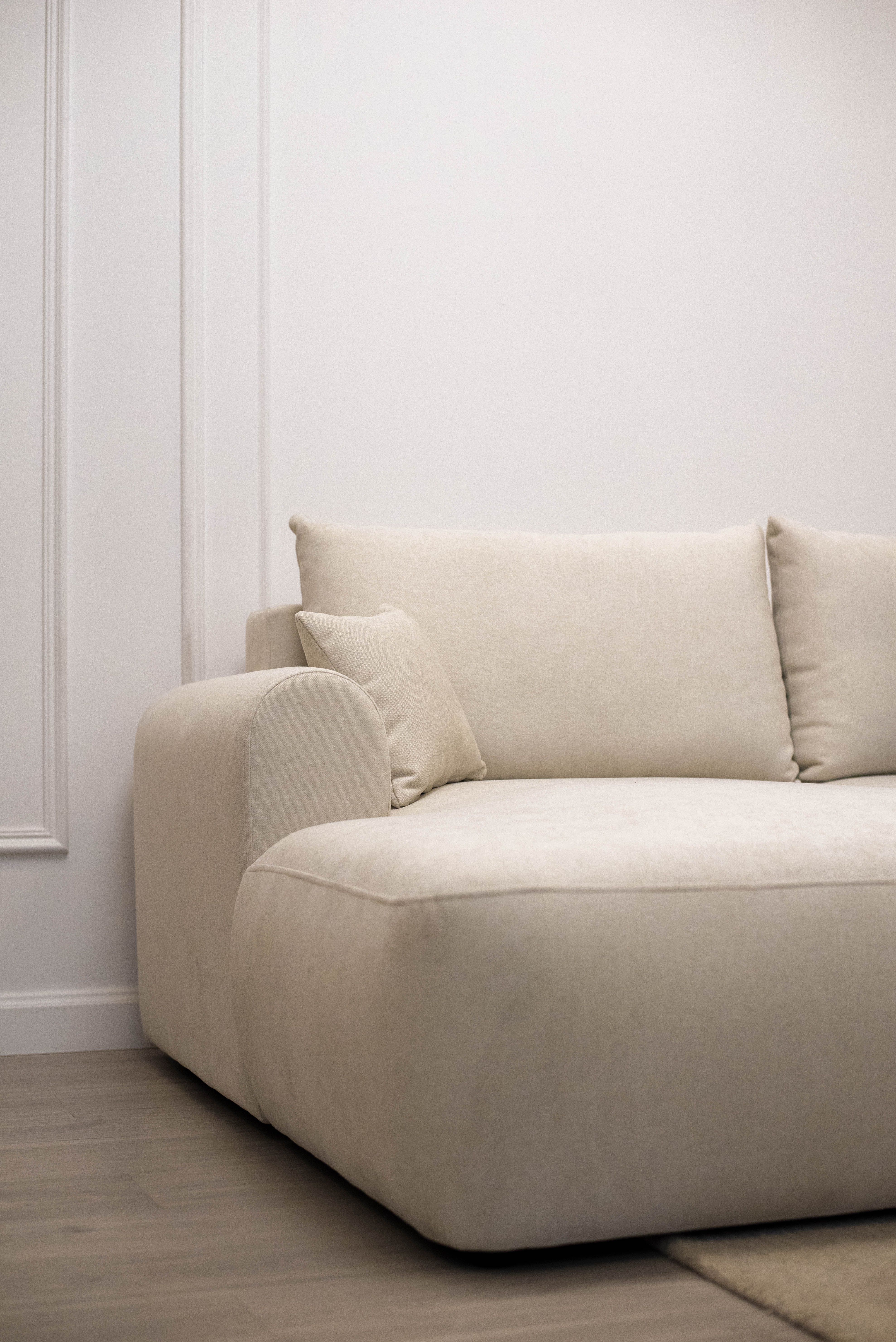 Ecksofa mit Schlaffunktion Ovo mini, L-förmig, linksseitig, mit Stauraum, cremefarben, pflegeleichter Chenille-Stoff