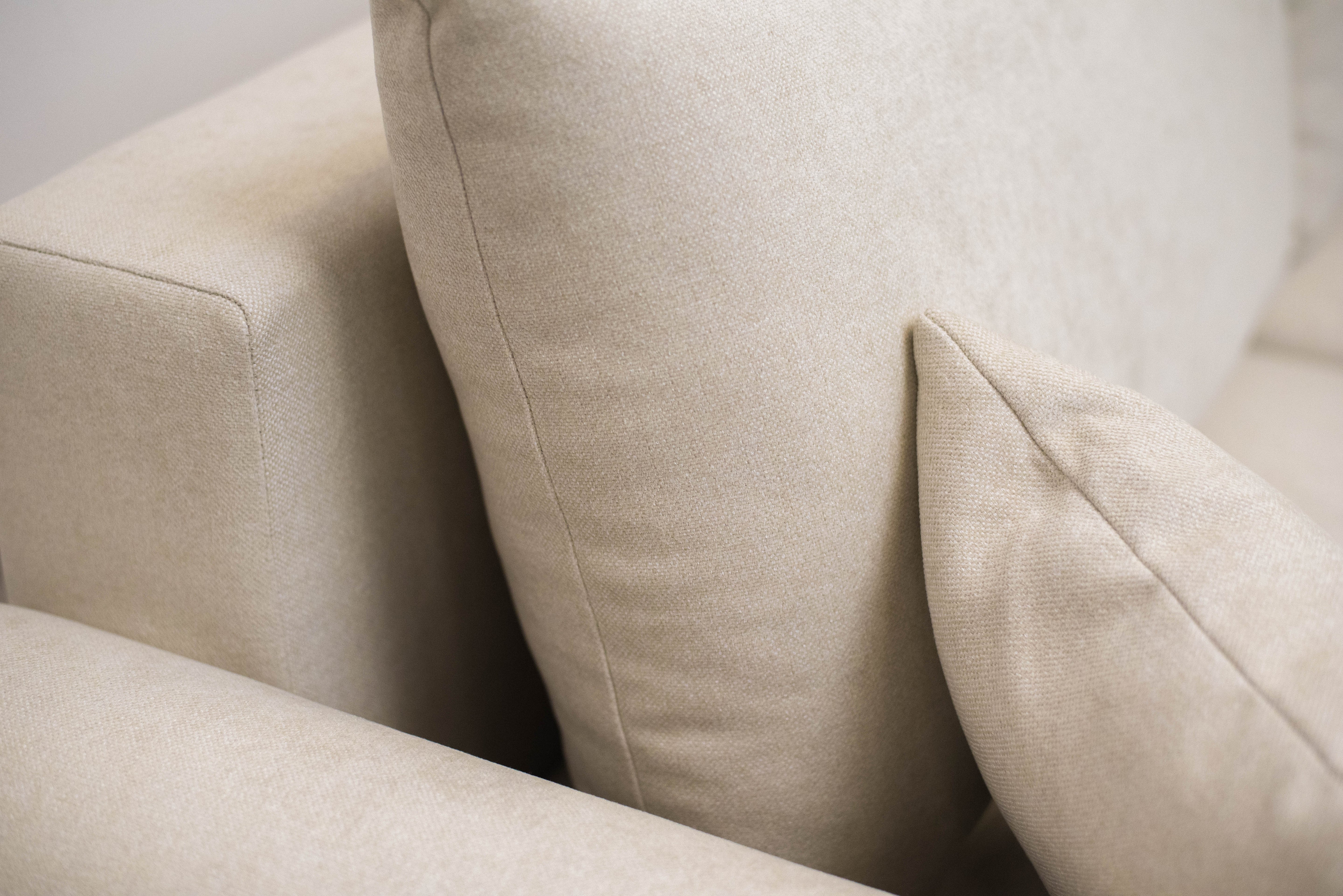 Ecksofa mit Schlaffunktion Ovo mini, L-förmig, linksseitig, mit Stauraum, cremefarben, pflegeleichter Chenille-Stoff