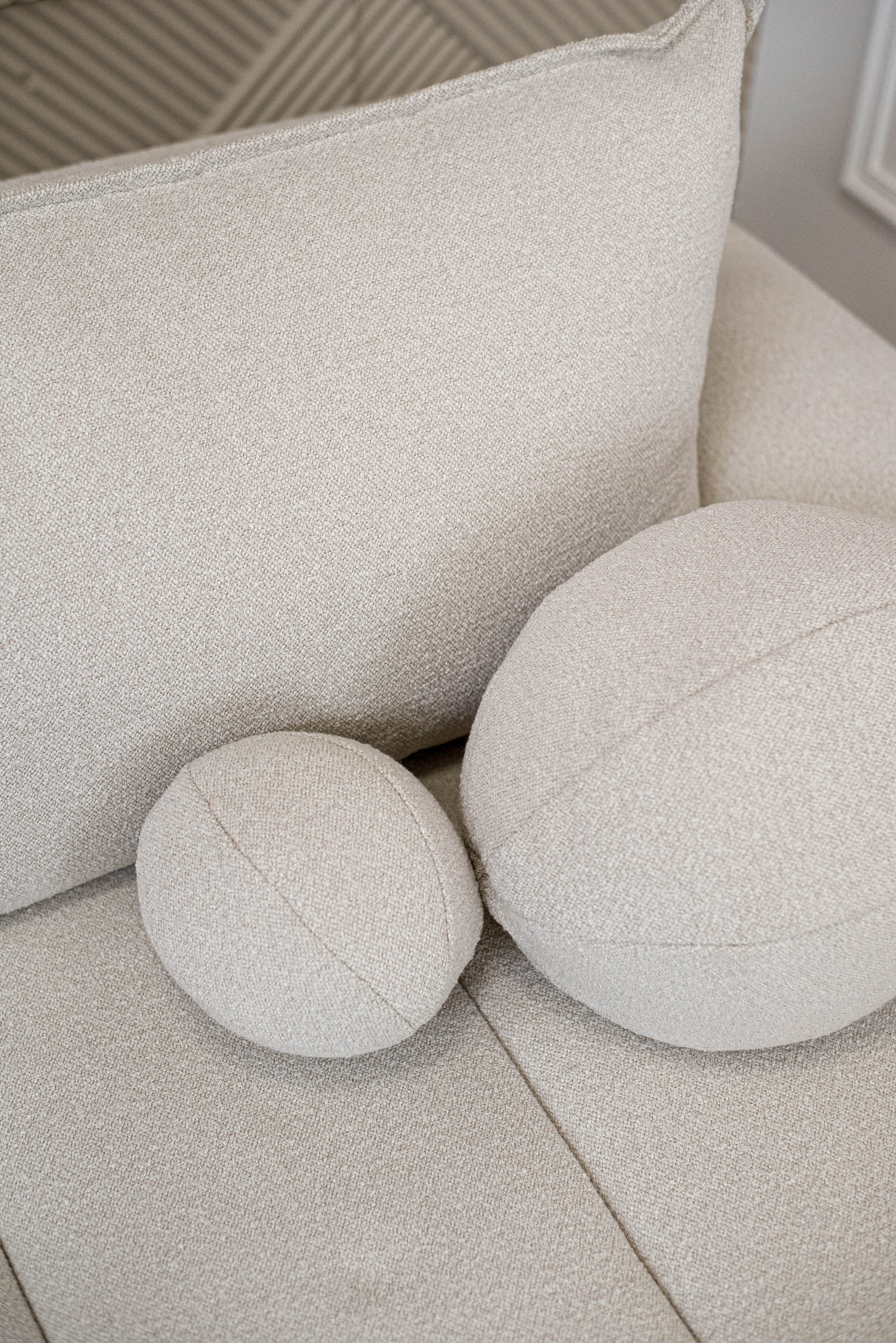 Ecksofa mit Schlaffunktion Dandelino, L-Form, rechtsseitig, mit Stauraum, cremefarbenes Bouclé