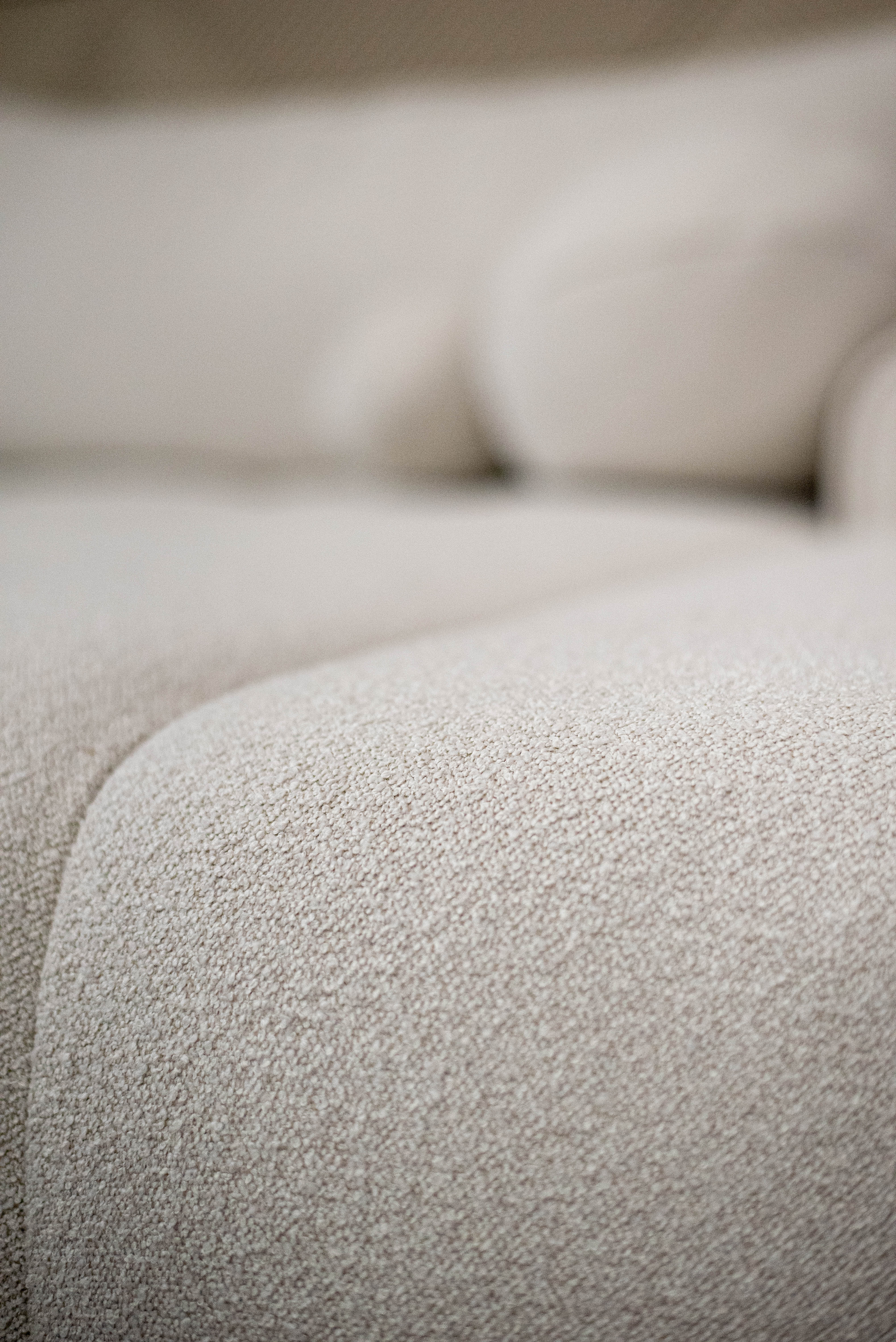 Ecksofa mit Schlaffunktion Dandelino, L-Form, rechtsseitig, mit Stauraum, cremefarbenes Bouclé