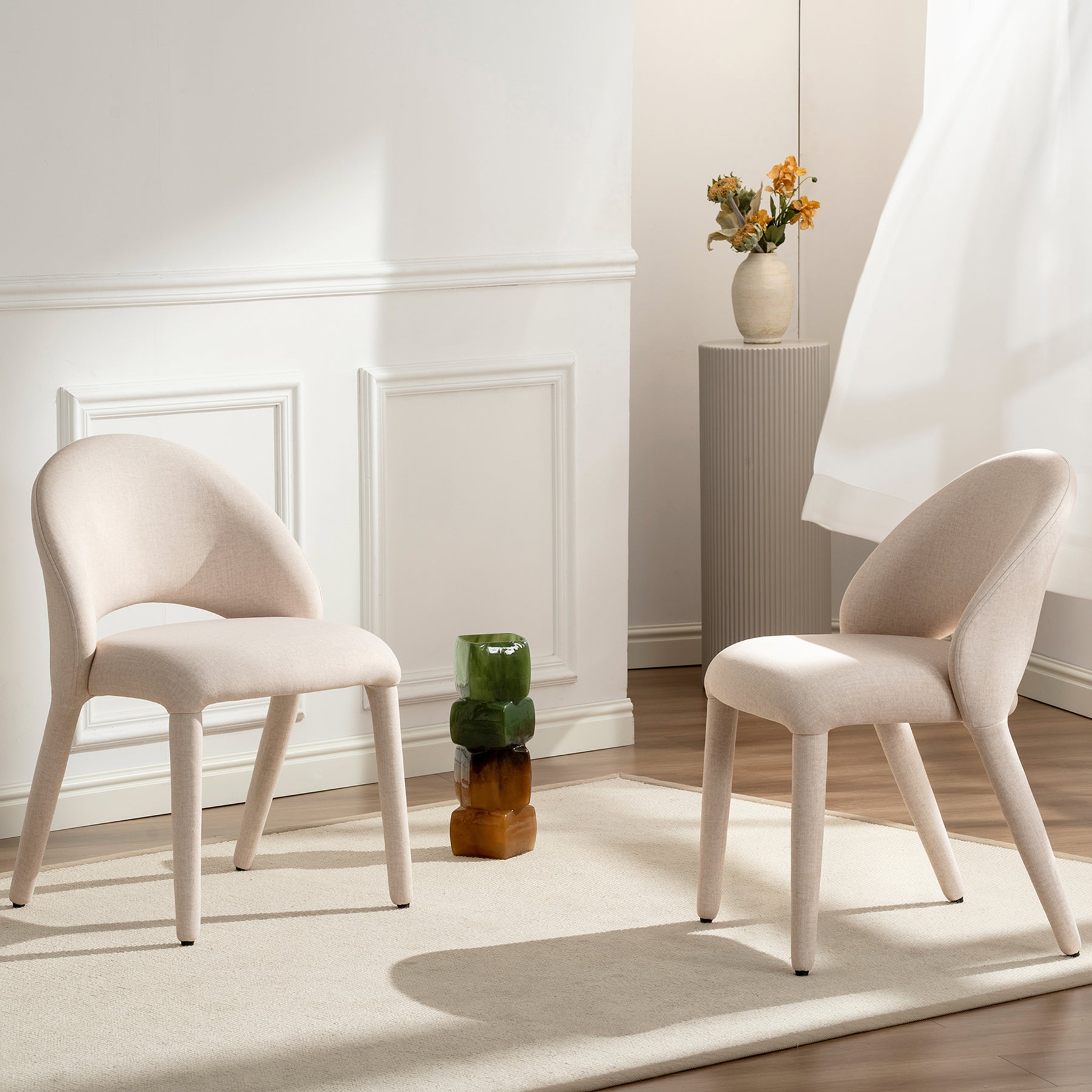 Polsterstuhl für das Esszimmer Marizes aus leicht zu reinigendem Stoff, cremefarbener Samt