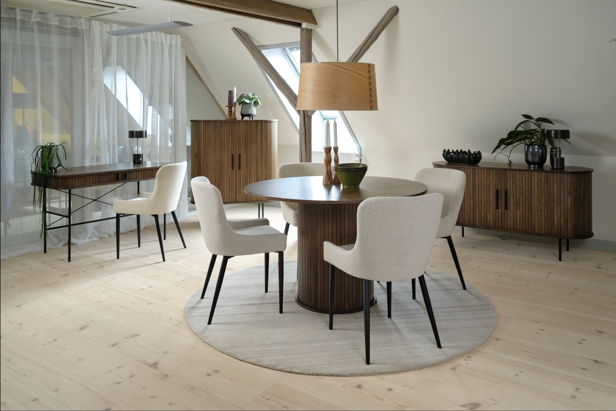 Kommode Gativel 140x76 cm Lamellen gebrannter Eichenholzton