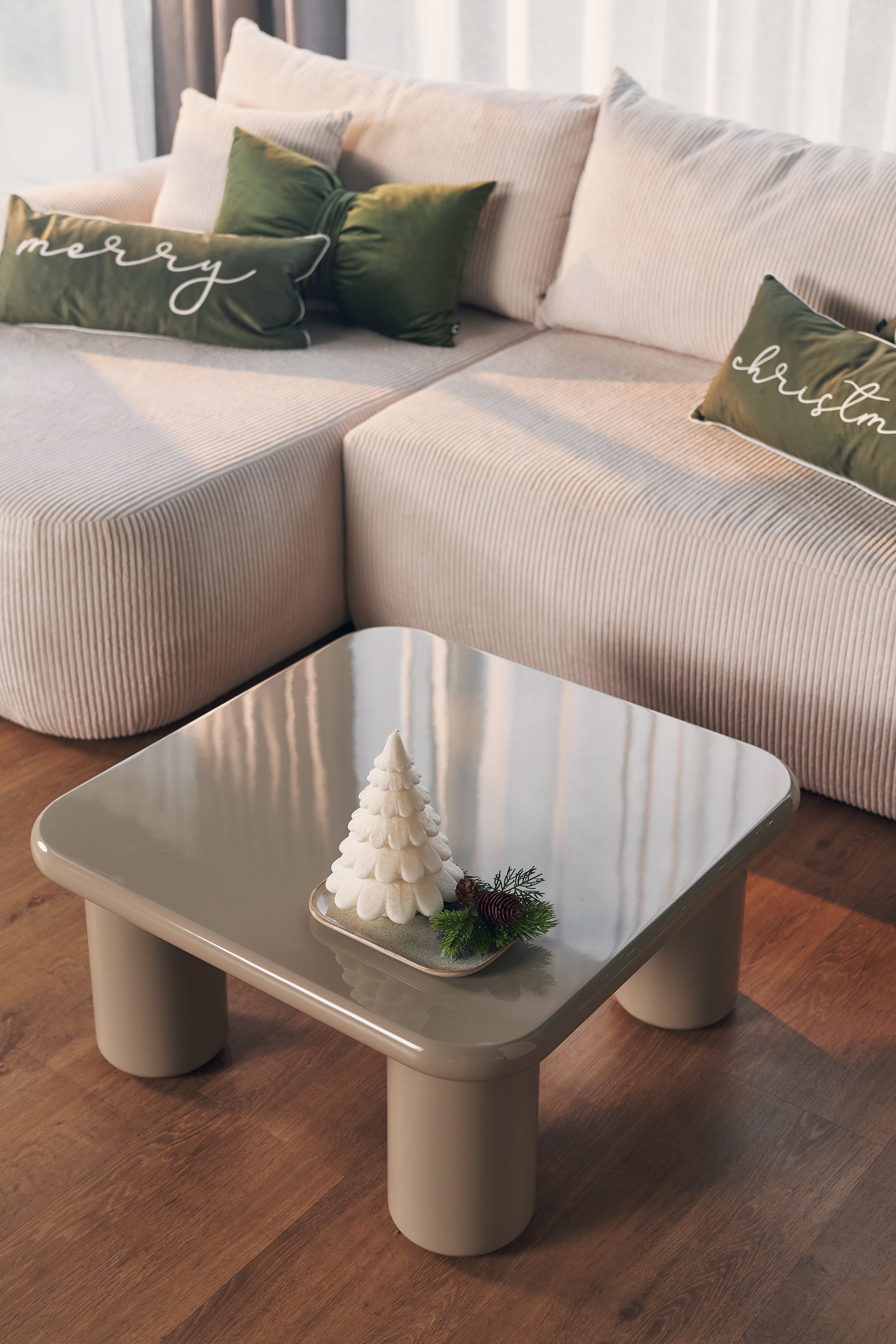 Vellity Couchtisch 70x70 cm beige Hochglanz