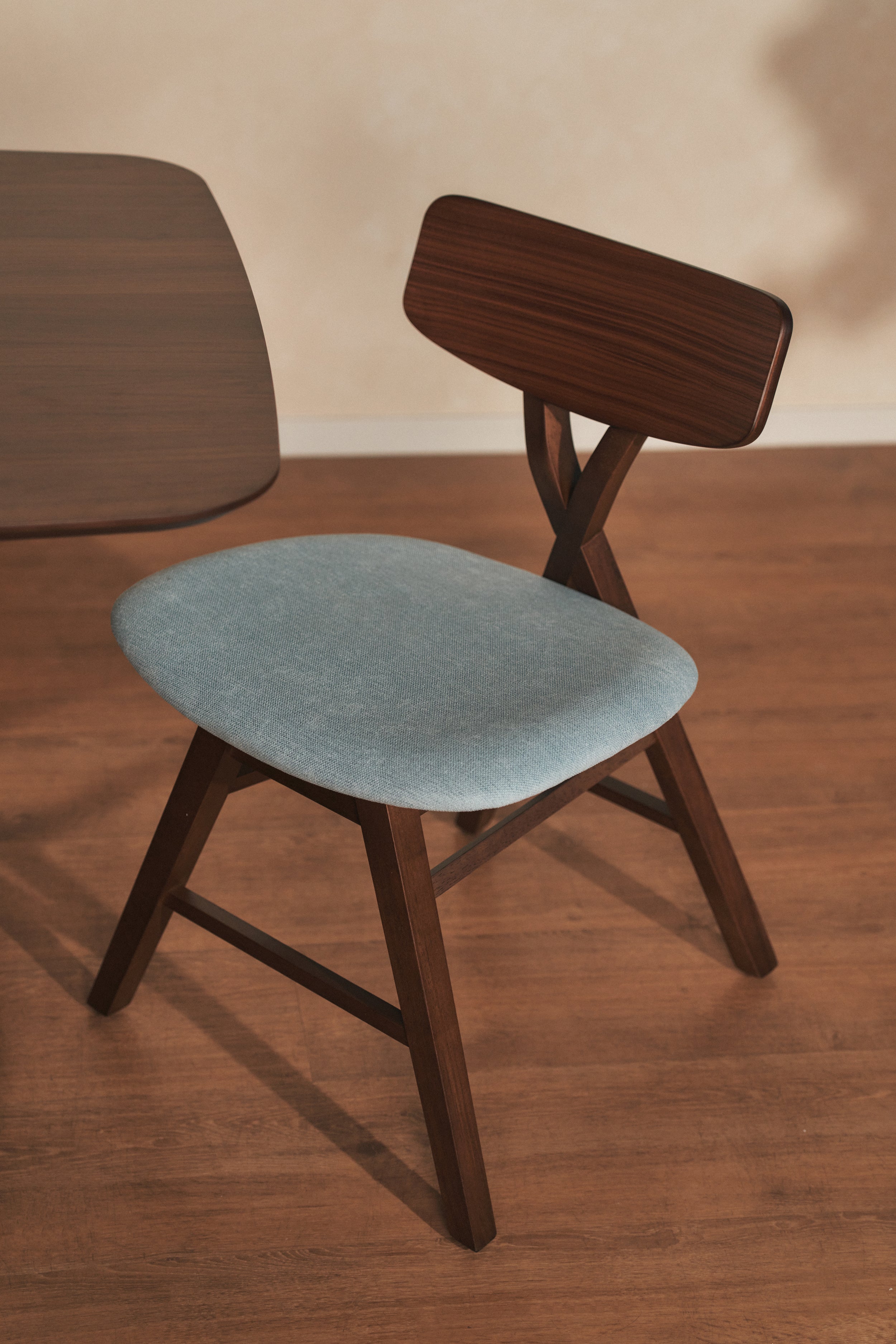 Holzstuhl für das Esszimmer Loomens Nussbaum/Blau
