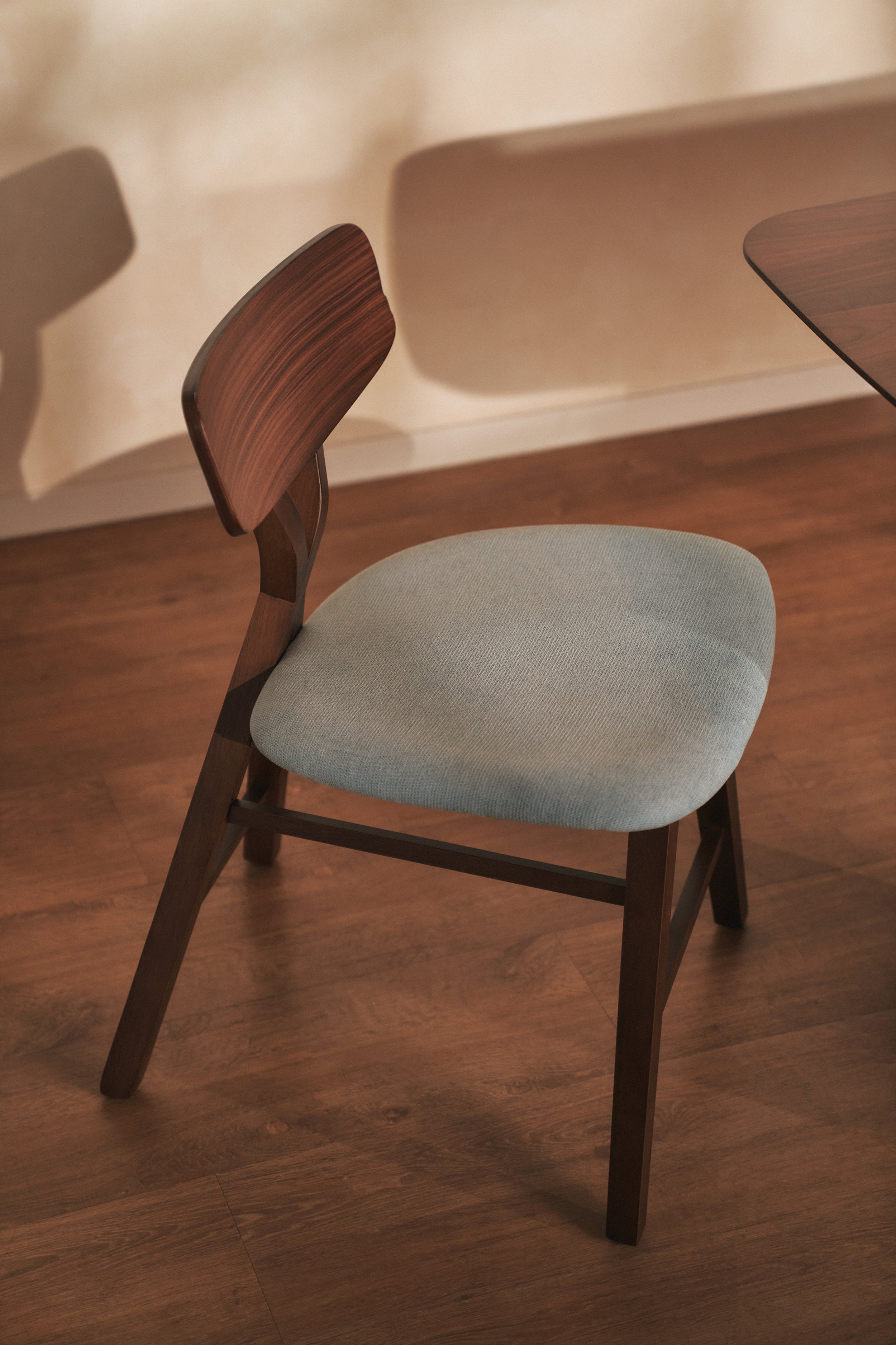 Holzstuhl für das Esszimmer Loomens Nussbaum/Blau