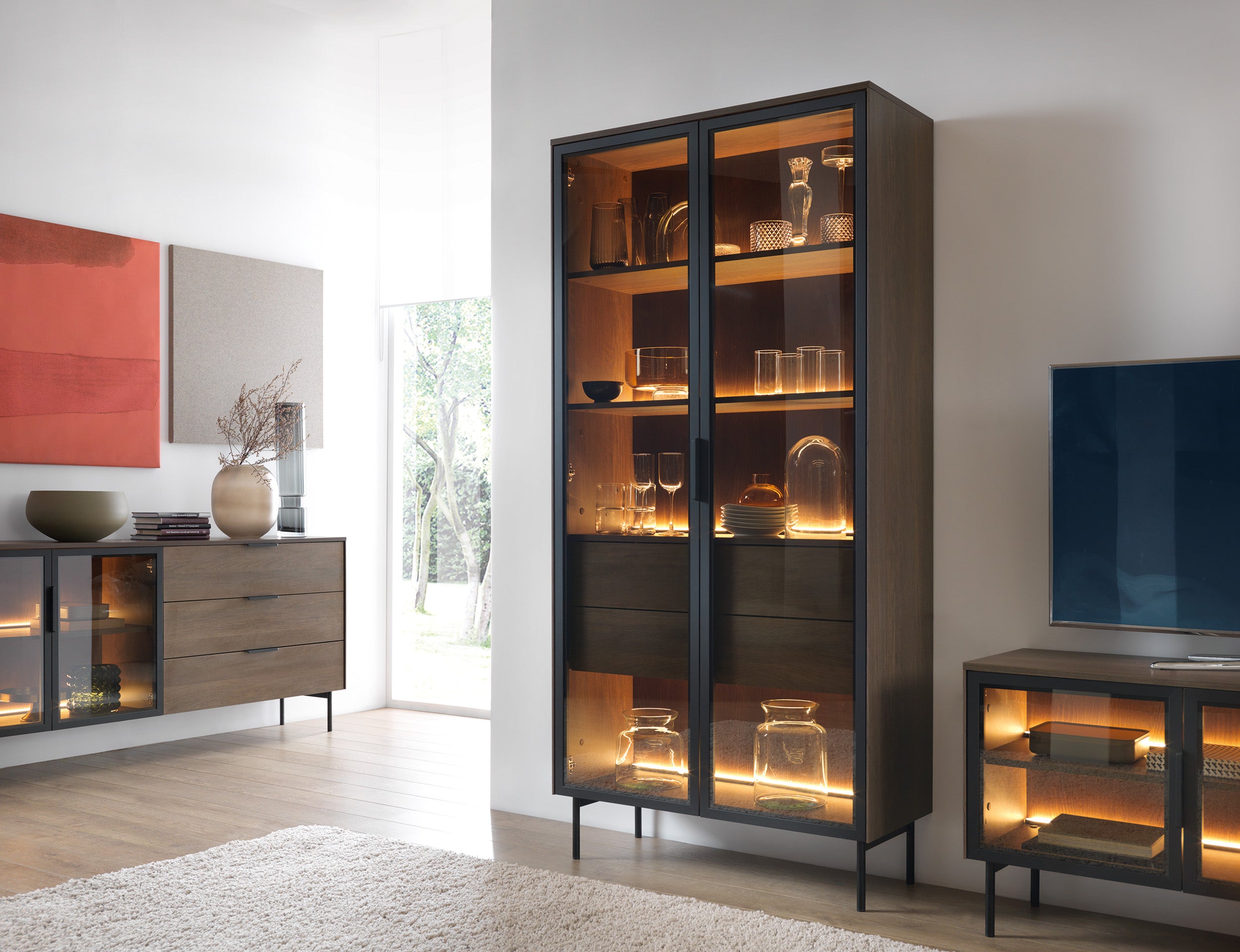 Zweiflügelige Glastür-Vitrine Lumi mit zwei Schubladen und Beleuchtung, 91 cm, Eiche Dunin