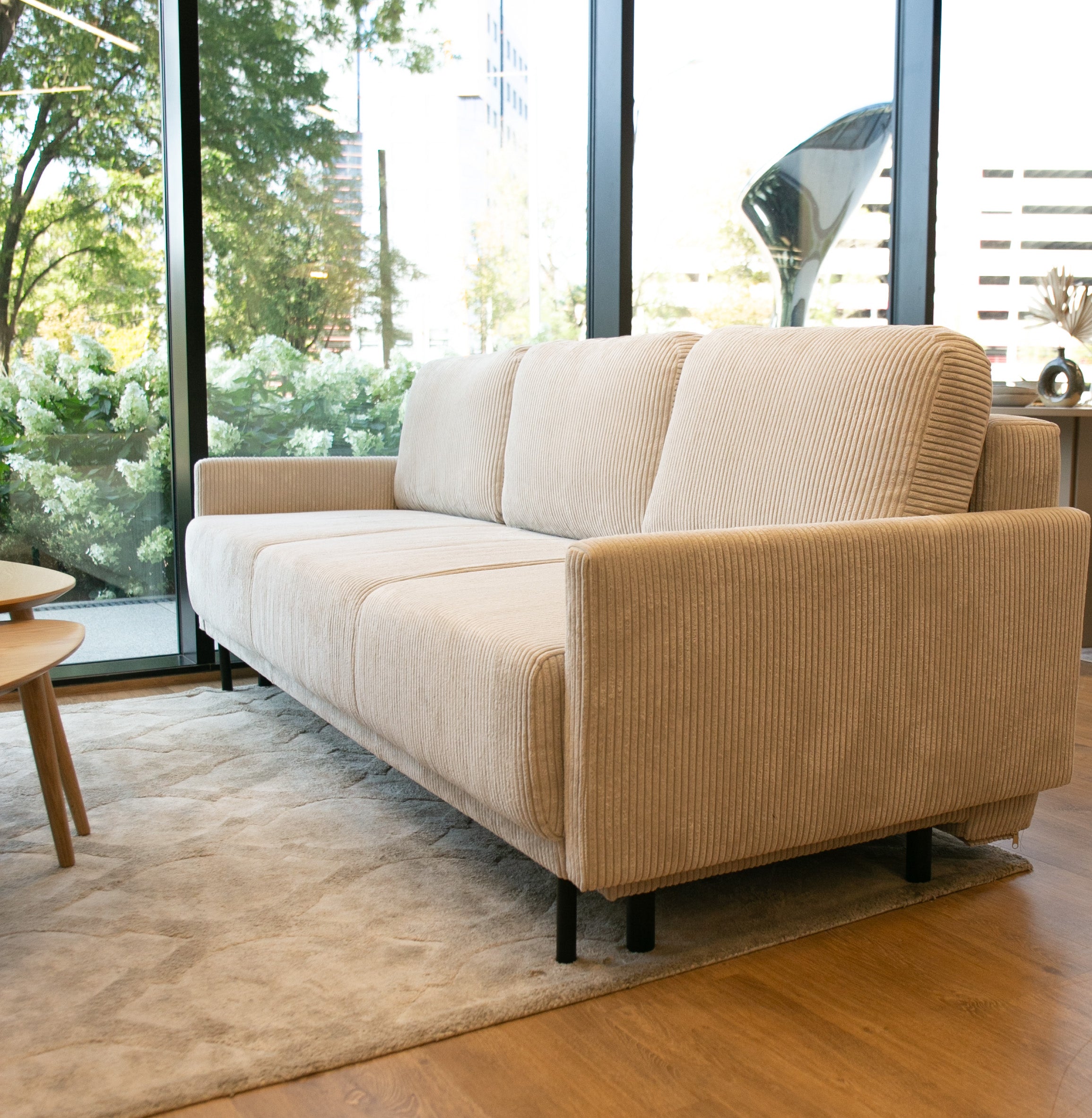 Dreisitziges Klappsofa Hamiel mit Stauraum, hellbeiger Cordstoff