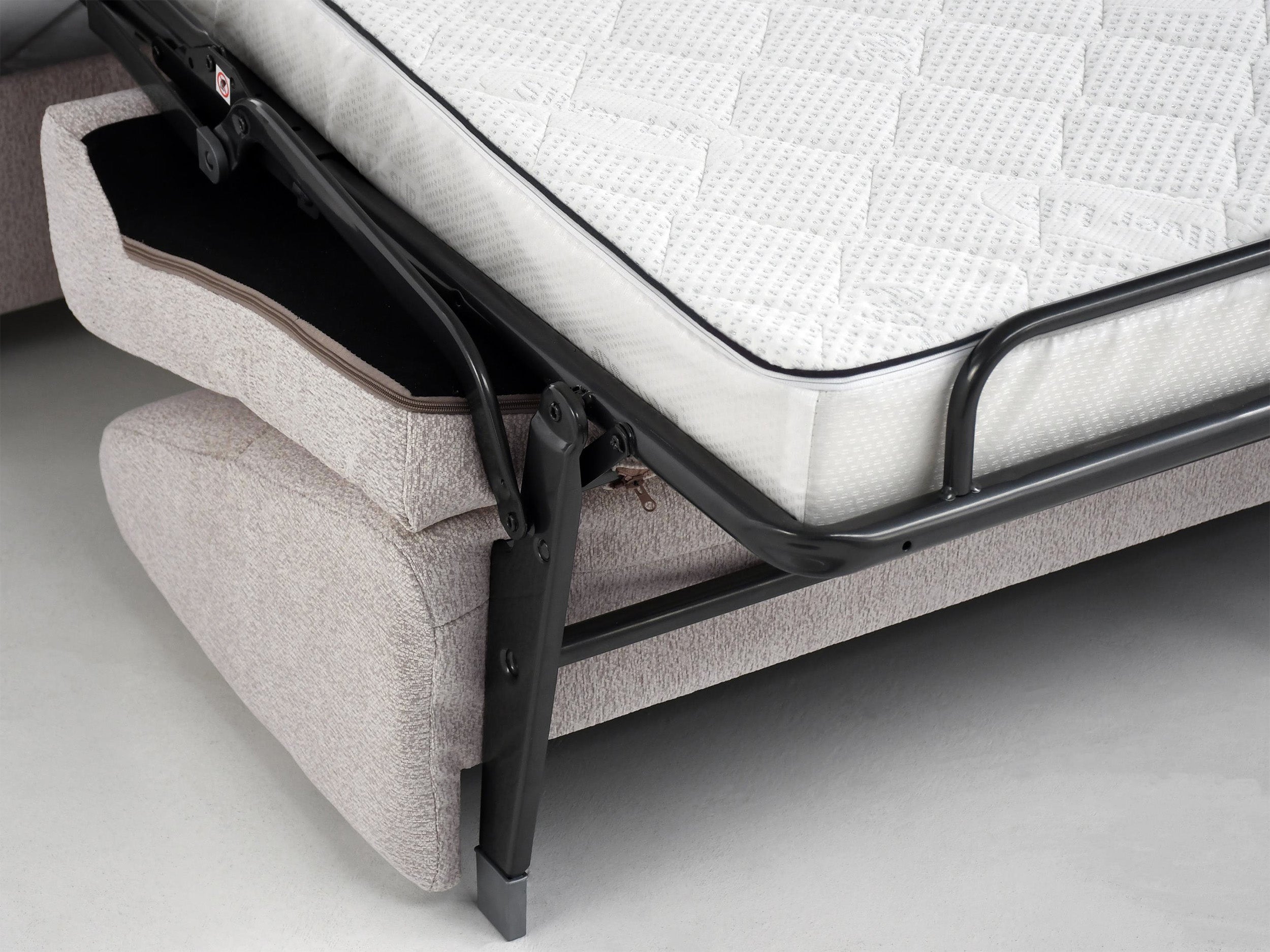 Dreisitziges ausklappbares Sofa Muvea 140 cm mit Stauraum und Matratze, italienisches Gestell, beige Chenille