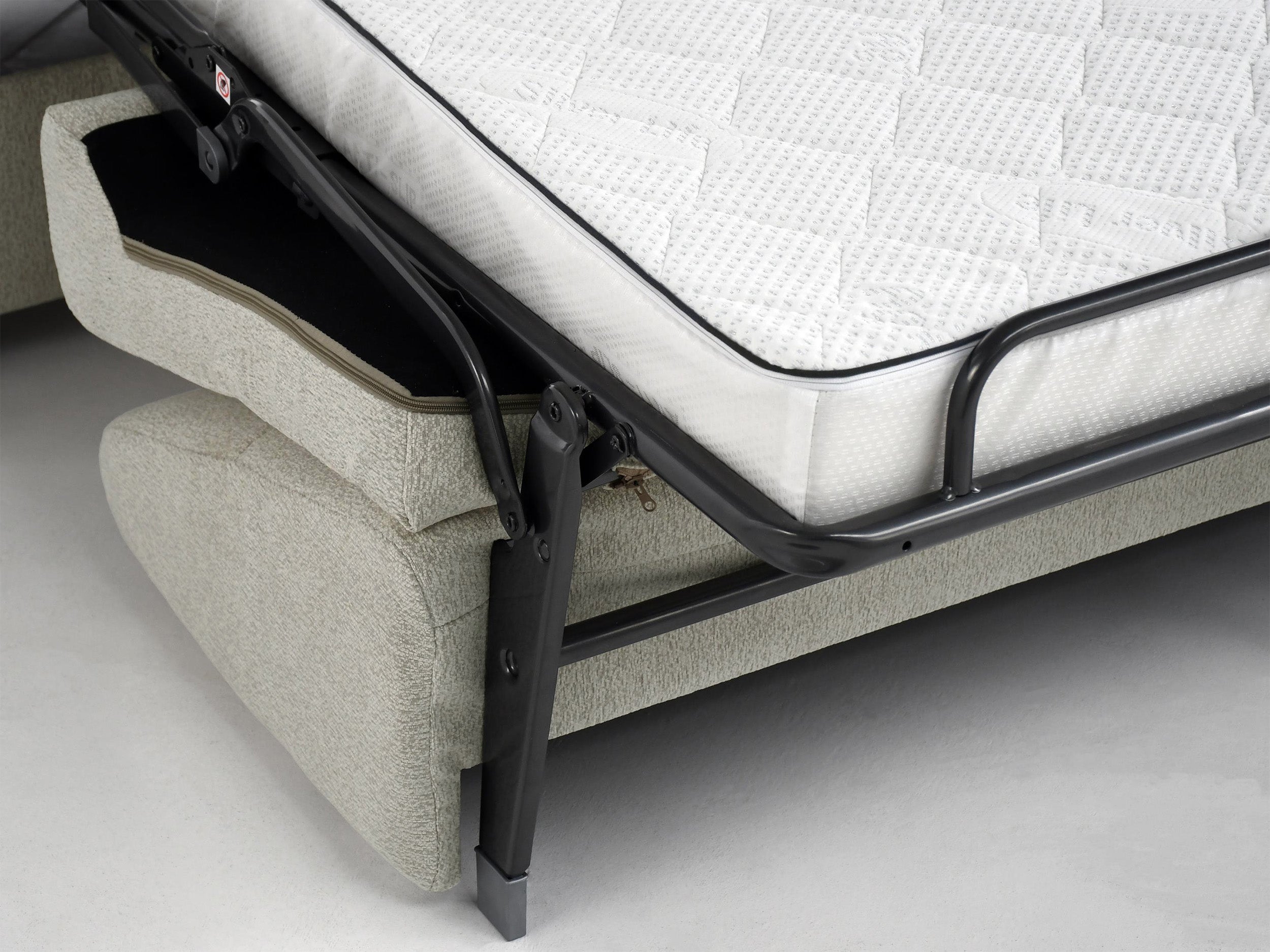 Drei-Sitzer-Schlafsofa Muvea 140 cm mit Stauraum und Matratze, italienisches Gestell, grau-beiger Chenille-Bezug