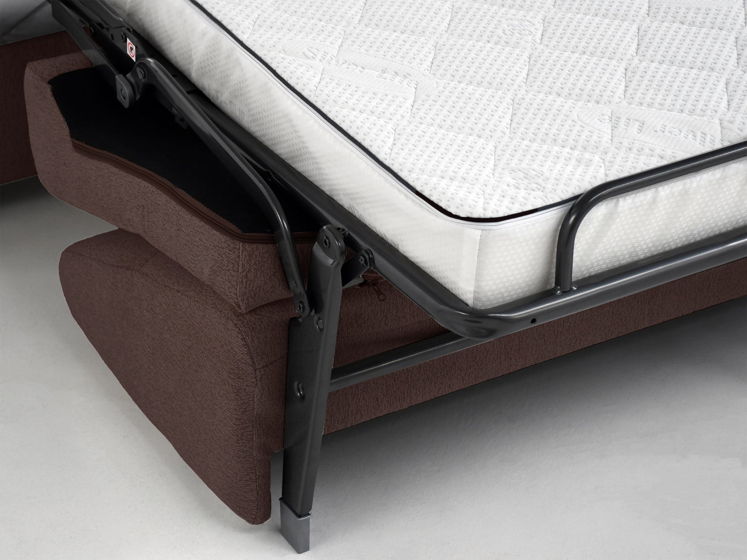 Dreisitziges ausklappbares Sofa Muvea 160 cm mit Stauraum und Matratze, italienisches Gestell, brauner Chenille-Bezug