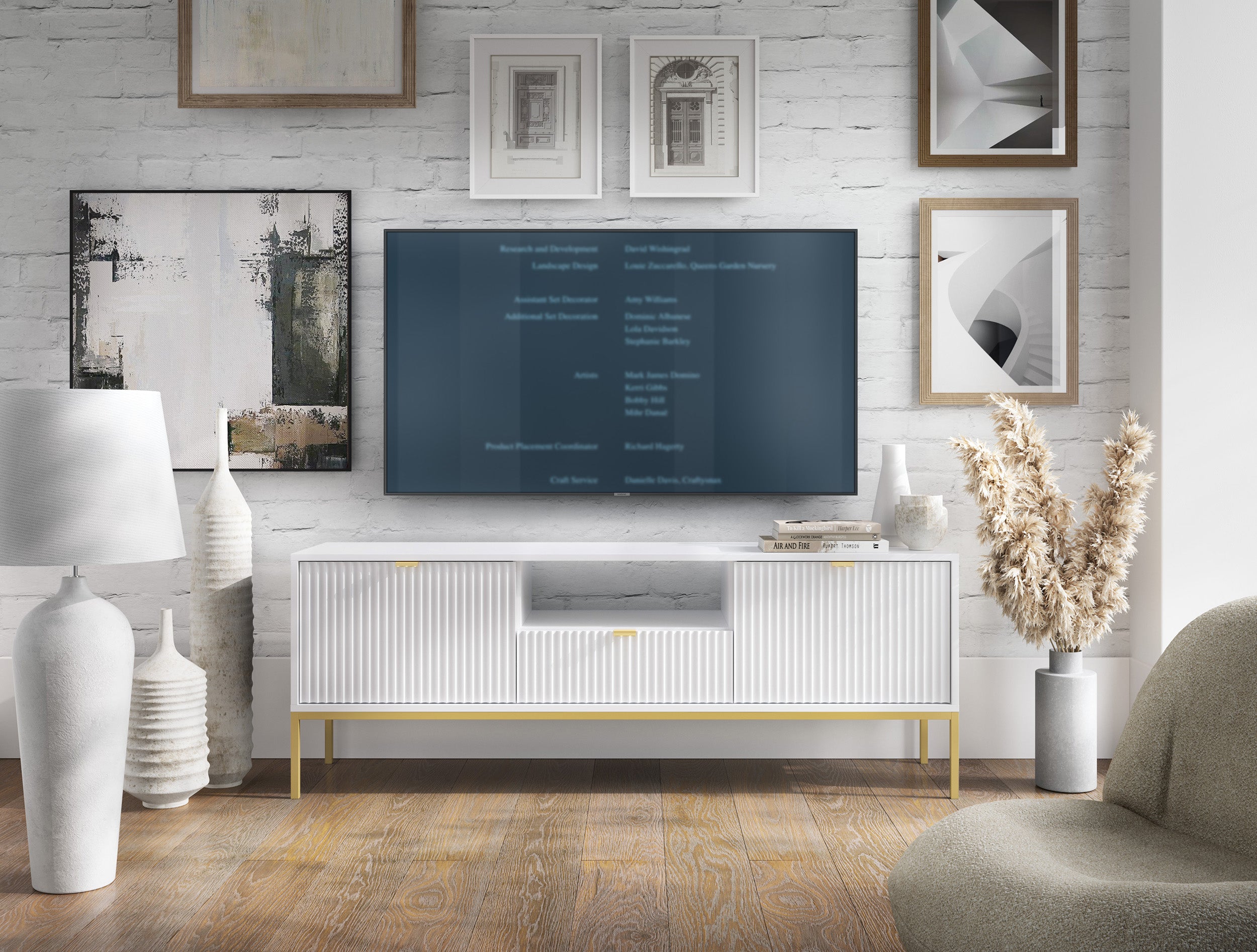 TV-Schrank Vellore 154 cm weiß mit gerillten Fronten und goldenem Gestell
