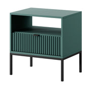 Nachttisch Vellore 54 cm grün mit geriffelter Front, schwarzen Griffen und Gestell