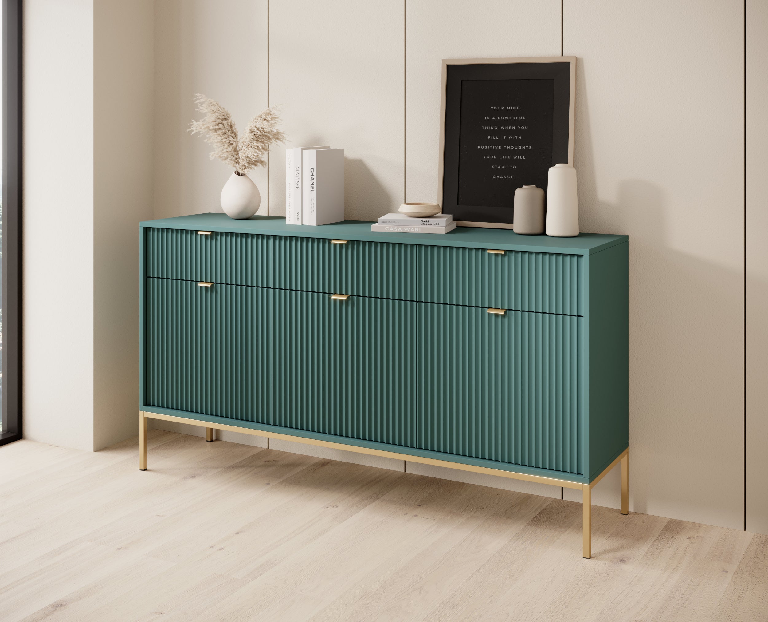 Drehtür-Kommode Vellore 154 cm grün mit gerillten Fronten, goldenen Griffen und Gestell