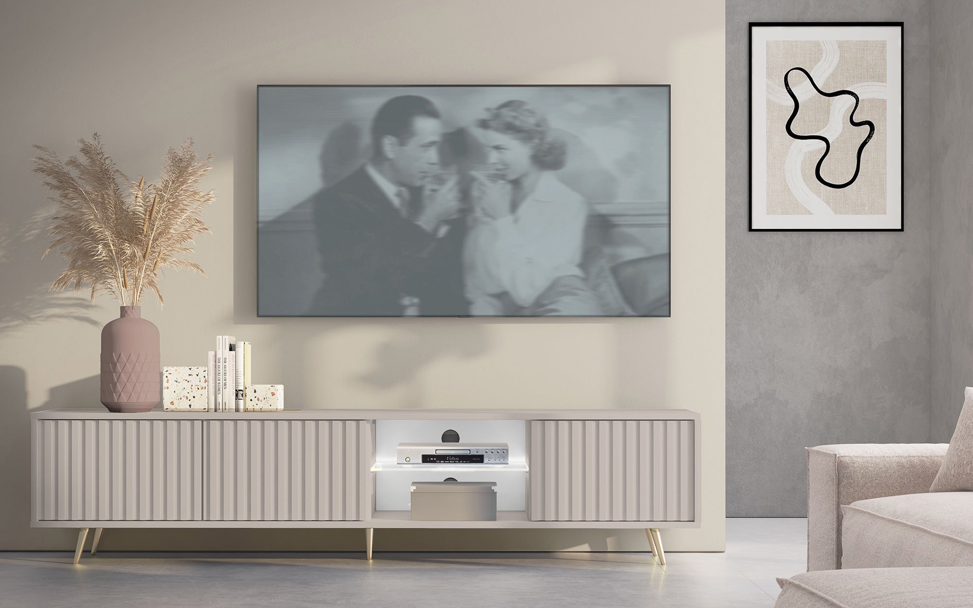 Drehtüriger TV-Schrank Bello mit Lamellenfronten und einer Glasablage mit LED-Beleuchtung, 175 cm, Kaschmir auf goldenen Beinen