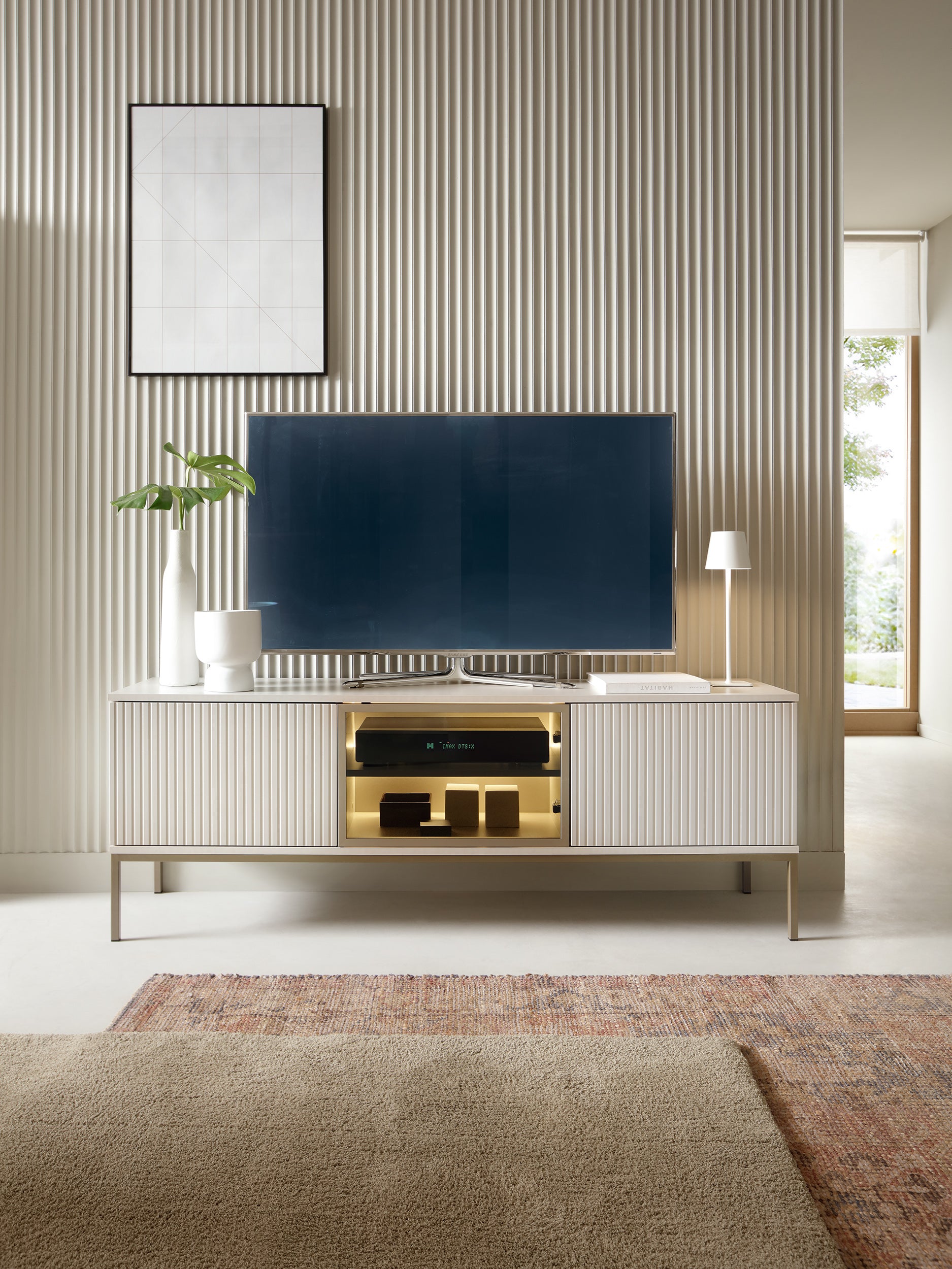 Drehtür-TV-Schrank Tosena mit LED-Beleuchtung, 154 cm, Kaschmir