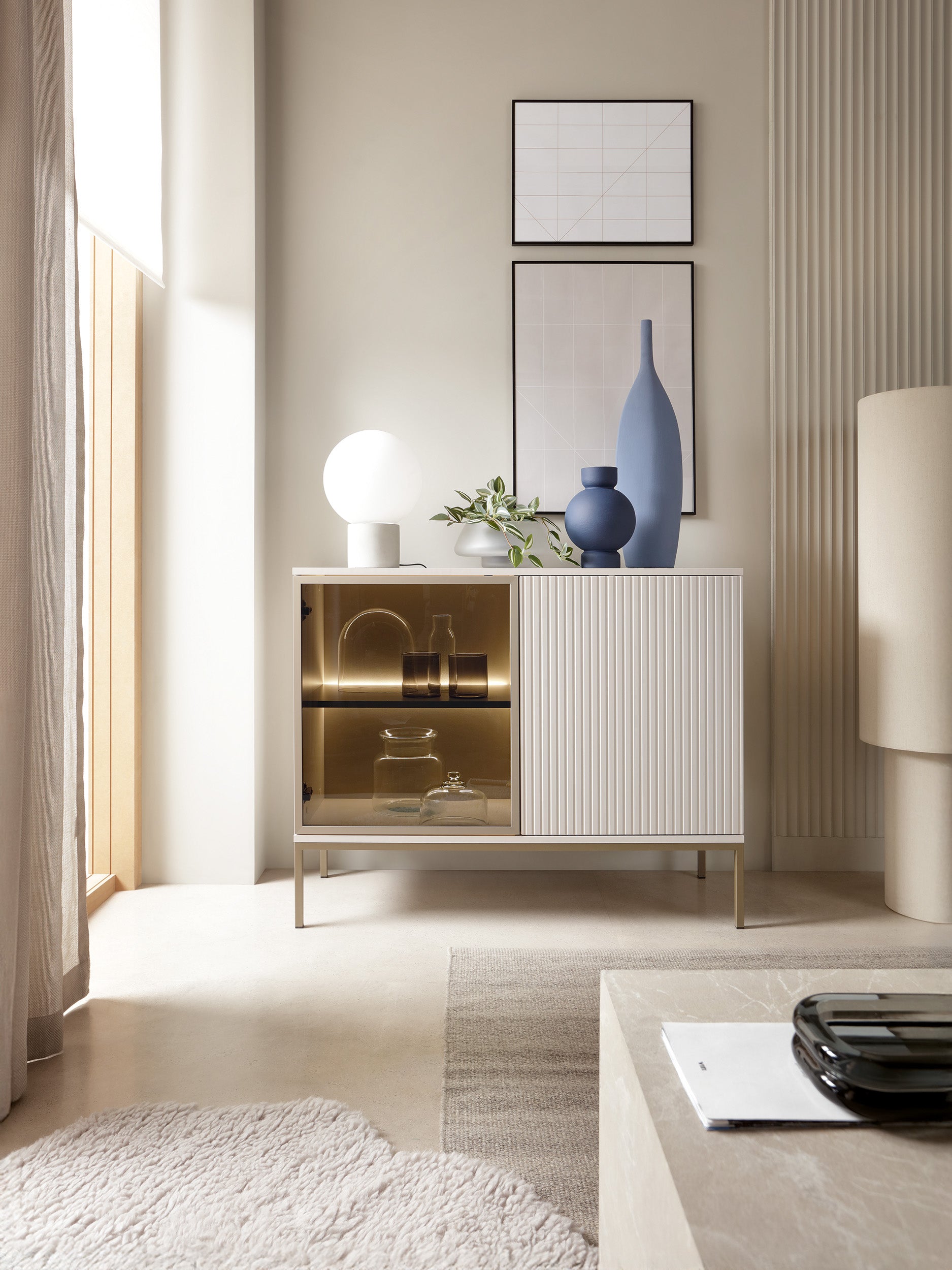 Kommode Tosena mit zwei Türen und LED-Beleuchtung 104 cm Kaschmir