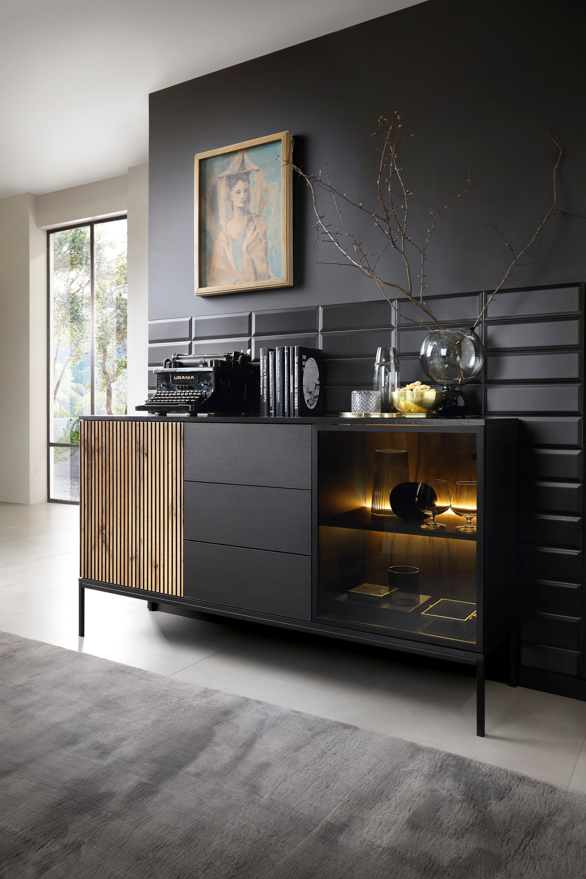 Tosena Kommode mit zwei Türen, Schubladen und LED-Beleuchtung, 154 cm, Schwarz/Wotan-Eiche