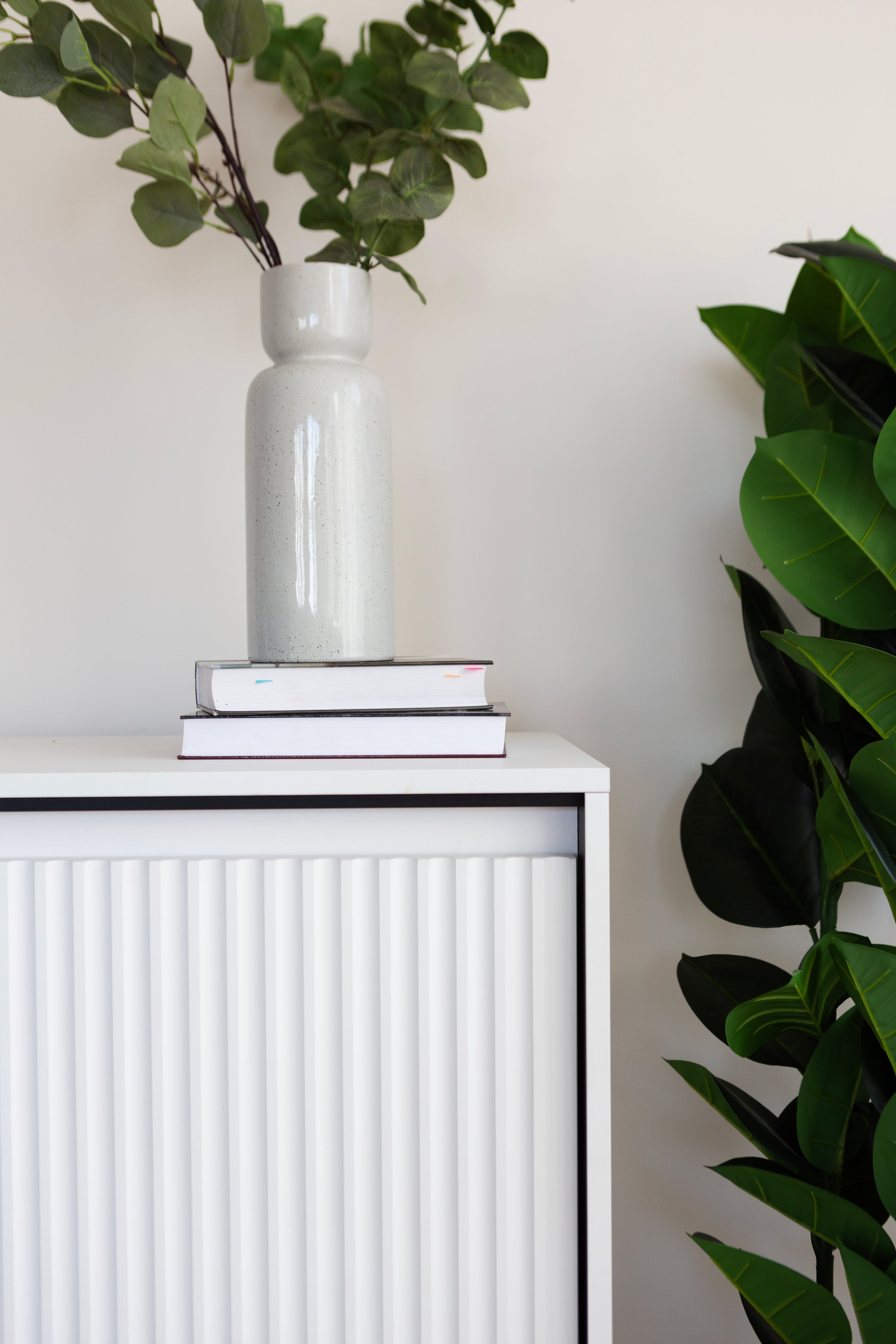 Zweiturige Kommode Trend 166 cm mit drei Schubladen und LED Weiß