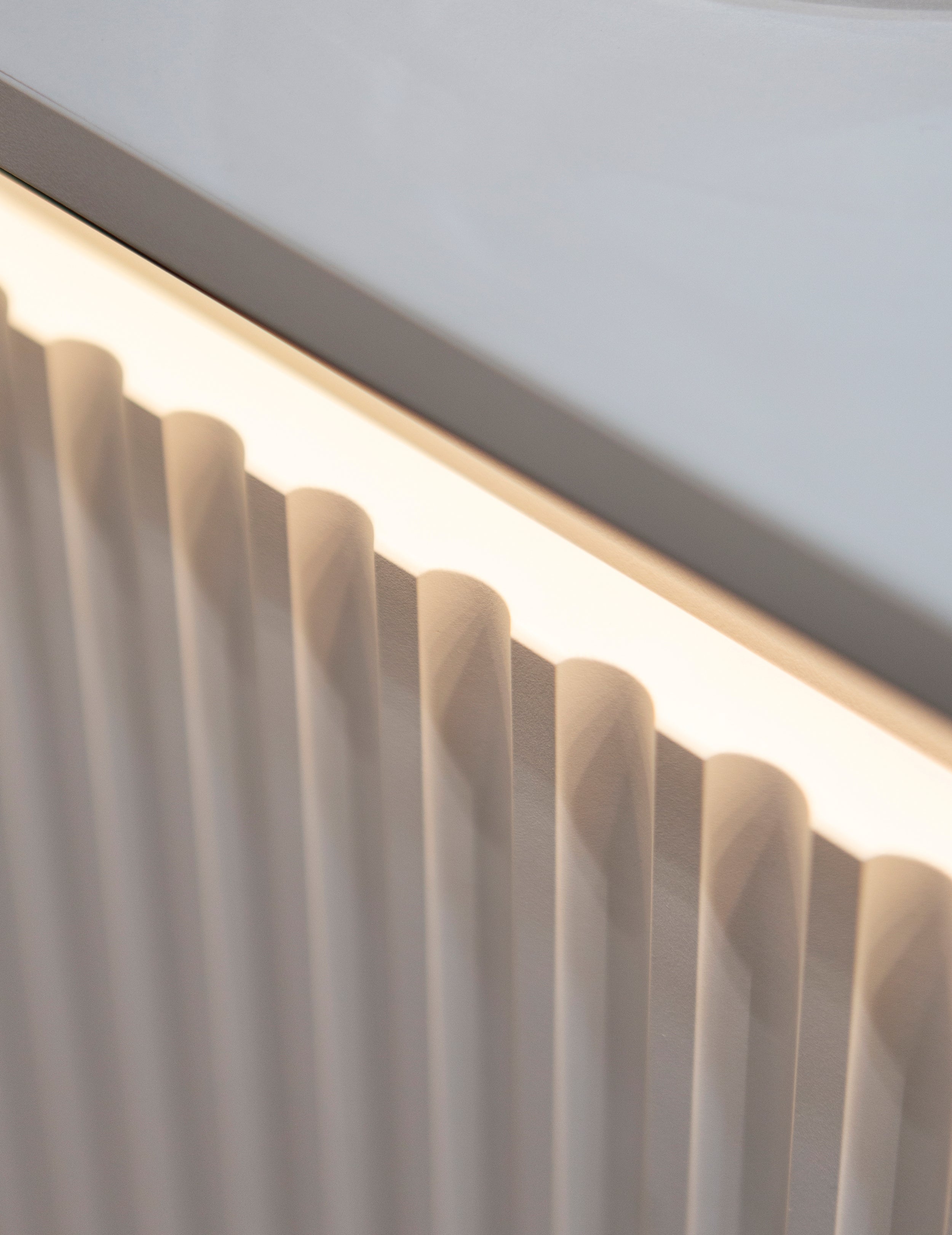 Zweiturige Kommode Trend 166 cm mit drei Schubladen und LED Weiß