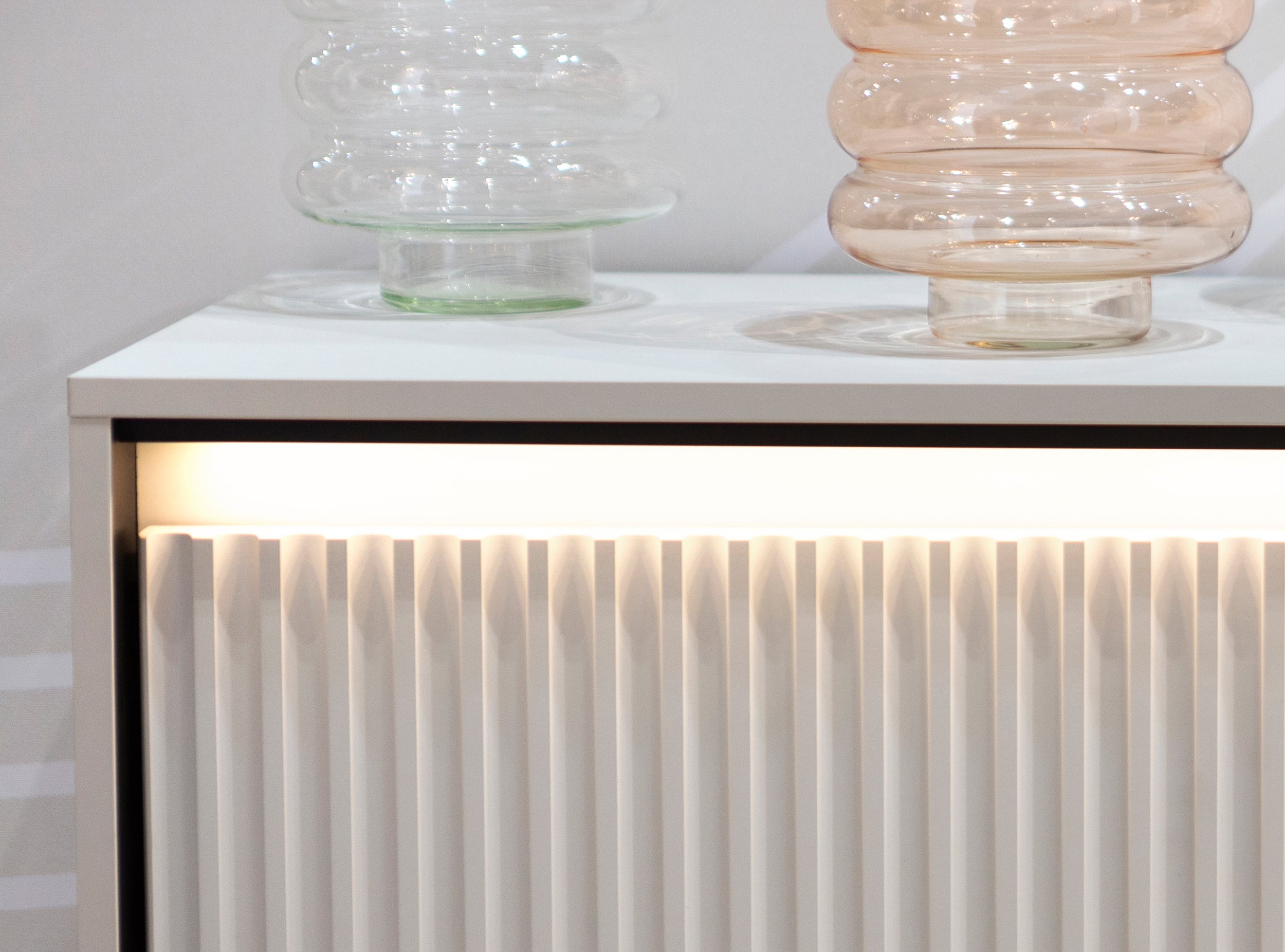 Zweiturige Kommode Trend 98 cm mit LED Weiß
