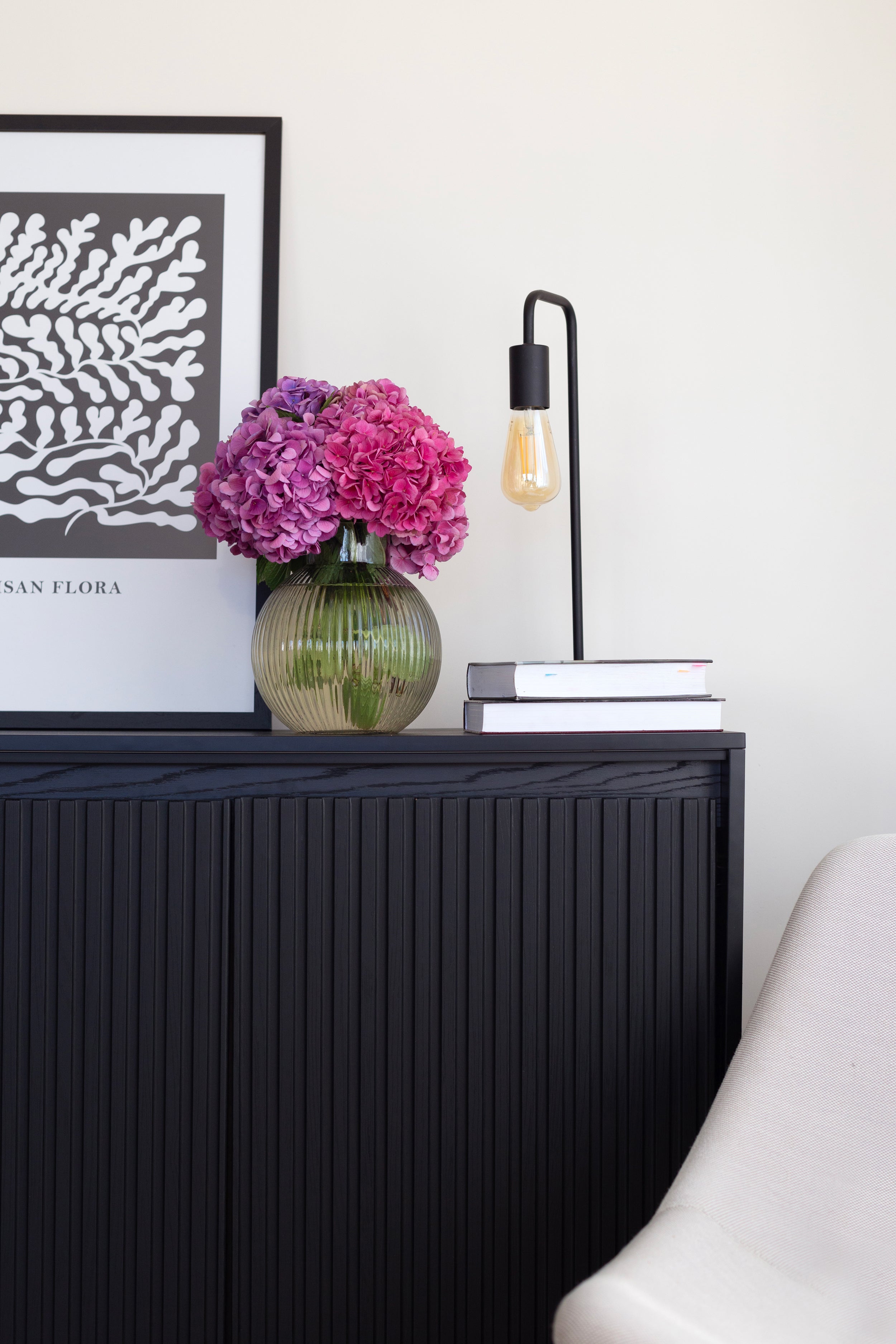 Trend 98 cm zweittürige Kommode mit LED Schwarz