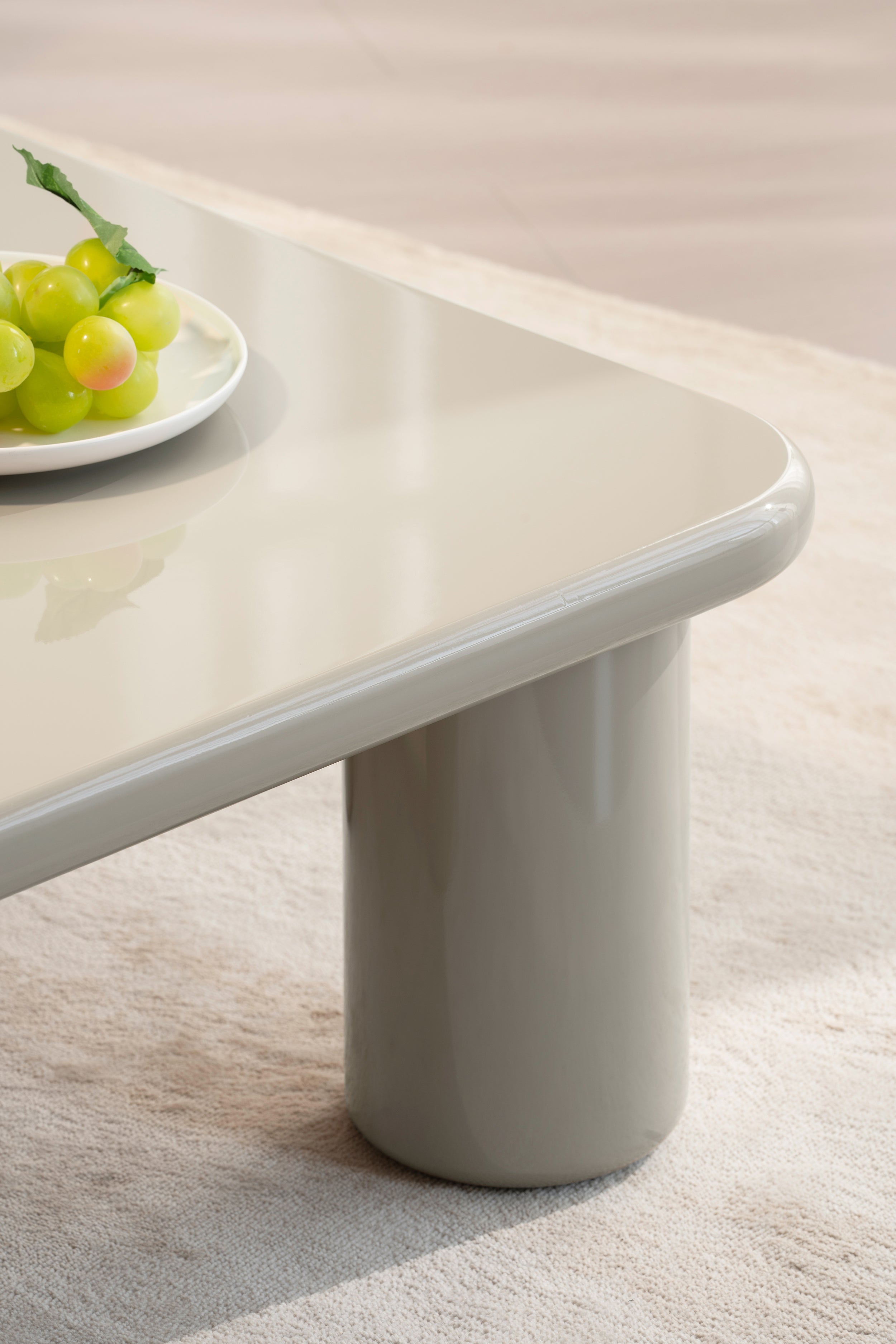 Vellity Couchtisch 70x70 cm beige Hochglanz
