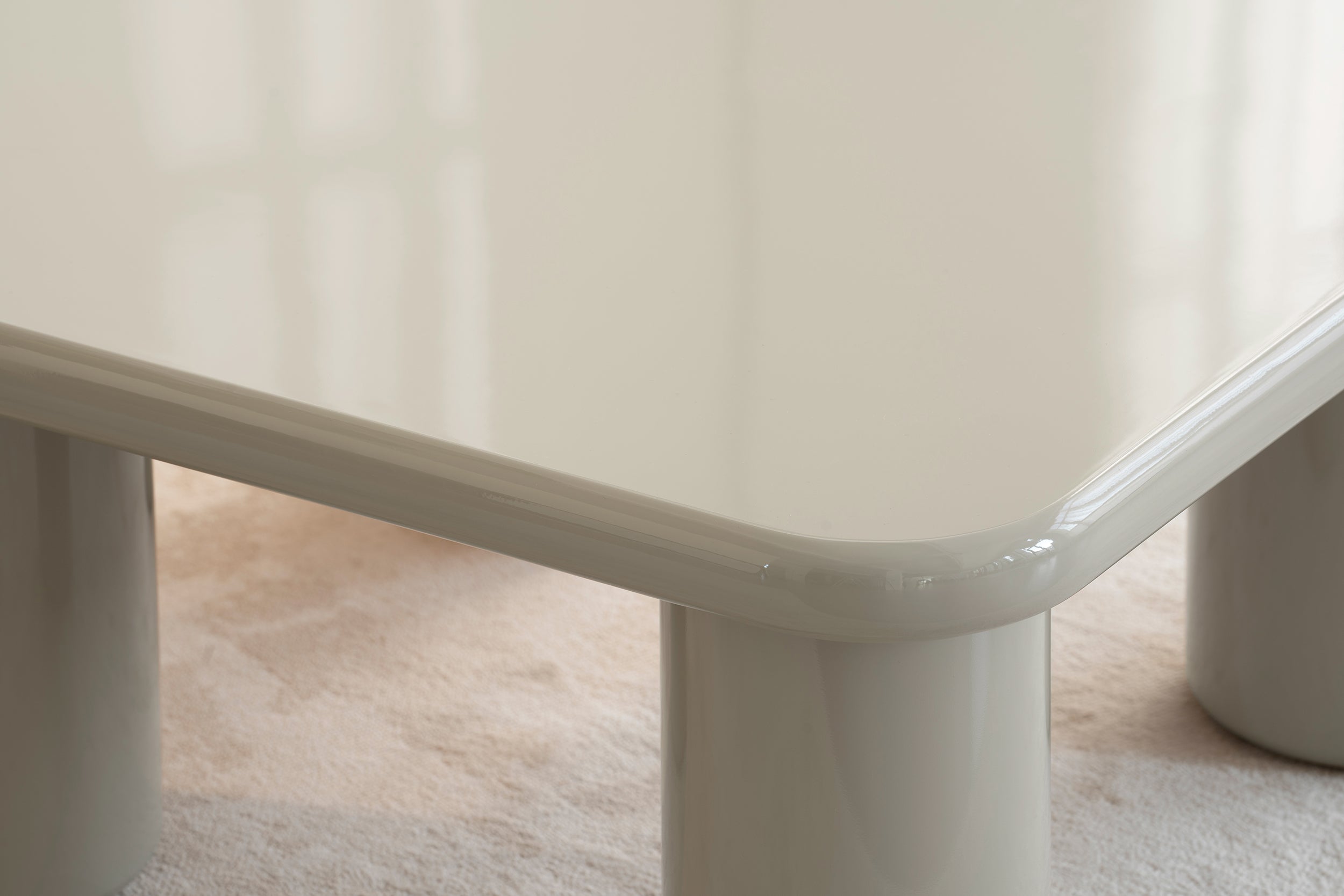 Vellity Couchtisch 70x70 cm beige Hochglanz