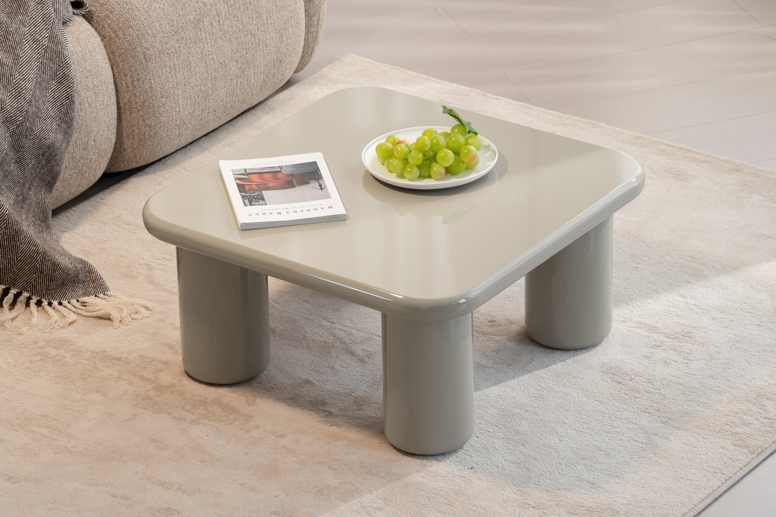 Vellity Couchtisch 70x70 cm beige Hochglanz