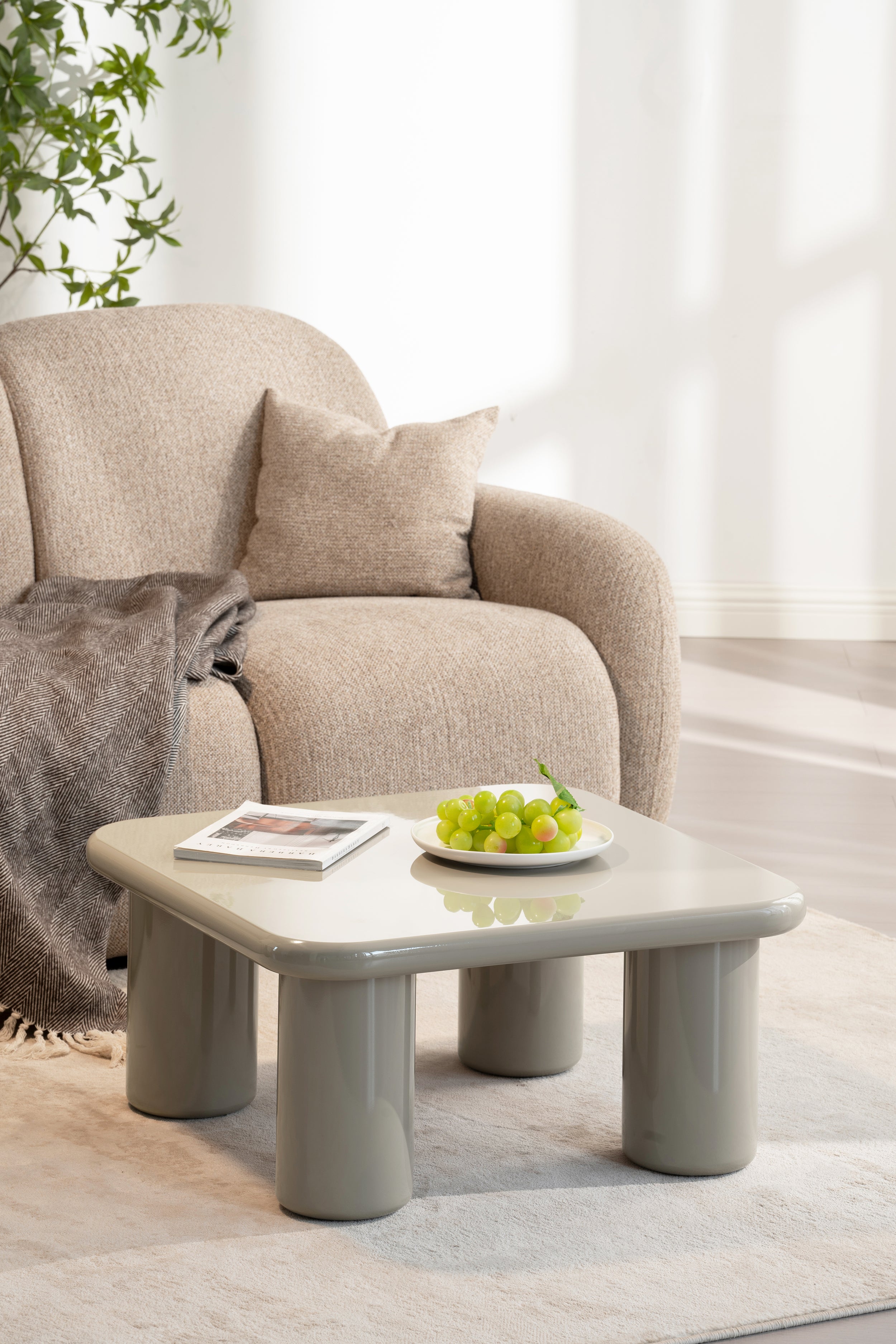 Vellity Couchtisch 70x70 cm beige Hochglanz