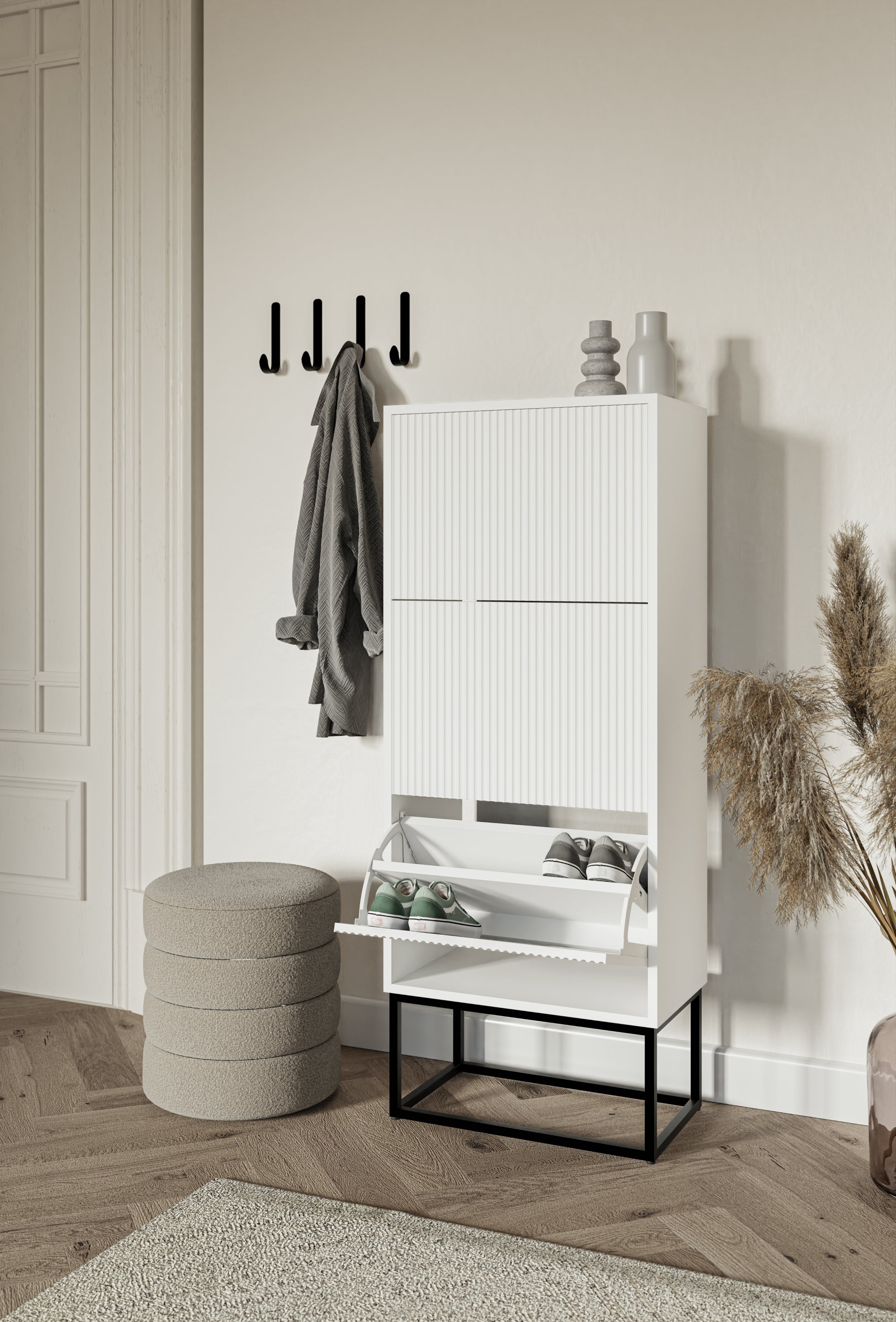 Schuhschrank Veldio mit gefräster Front und drei Fächern, 50 cm, Weiß mit schwarzen Beinen